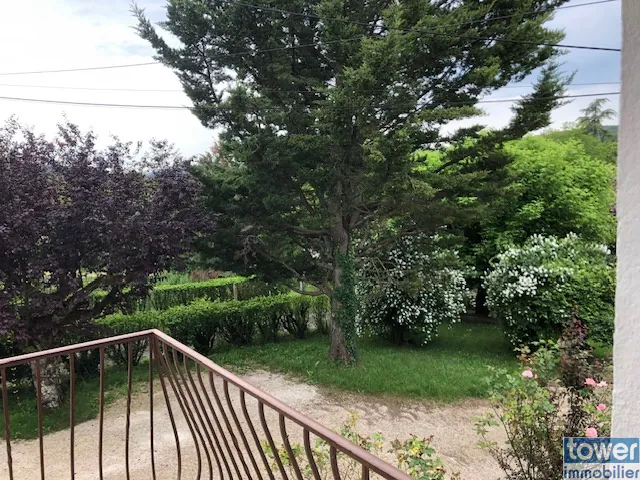 Maison à vendre à Villefranche de Rouergue avec T1 loué et terrain de 600 m² 