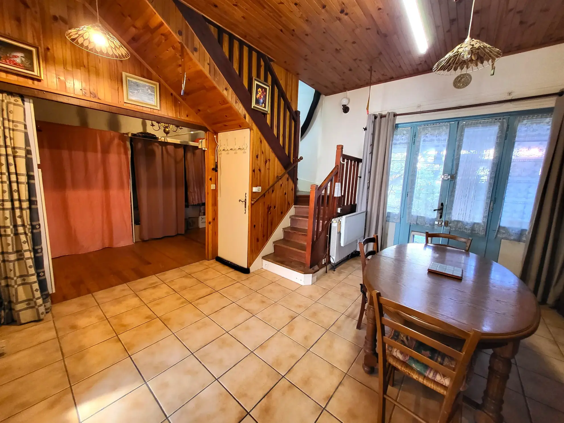 Maison de ville à vendre à Valence (26) avec jardin et garage, secteur résidentiel 