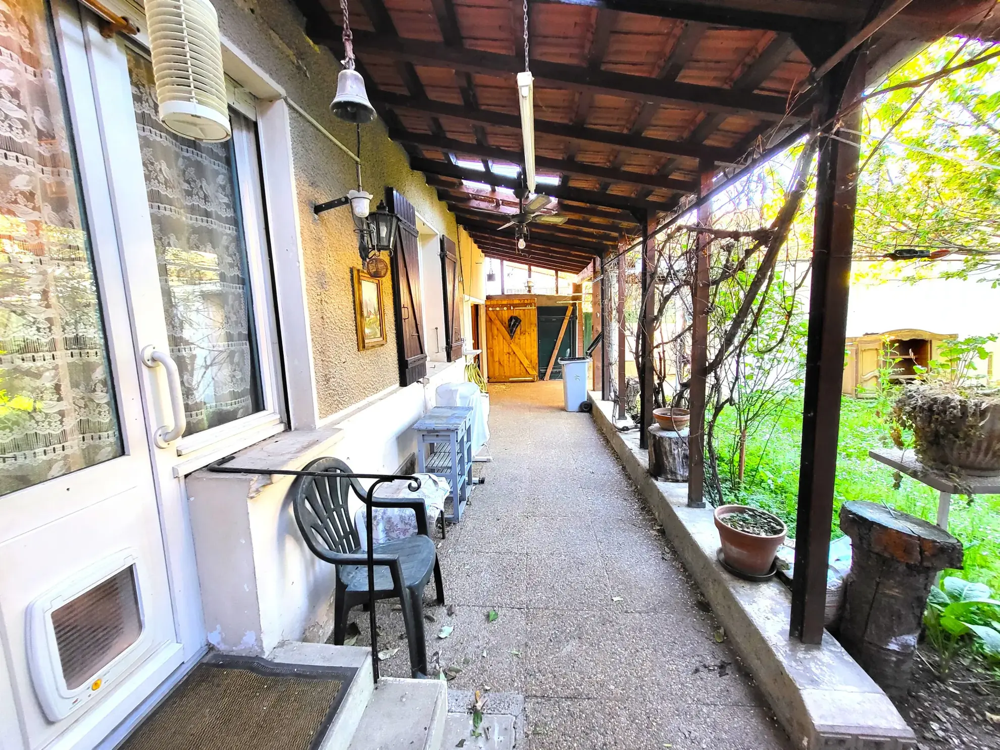 Maison de ville à vendre à Valence (26) avec jardin et garage, secteur résidentiel 