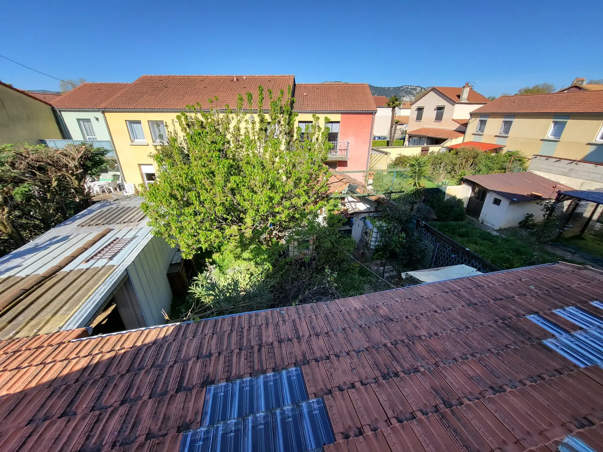 Maison de ville à vendre à Valence (26) avec jardin et garage, secteur résidentiel 