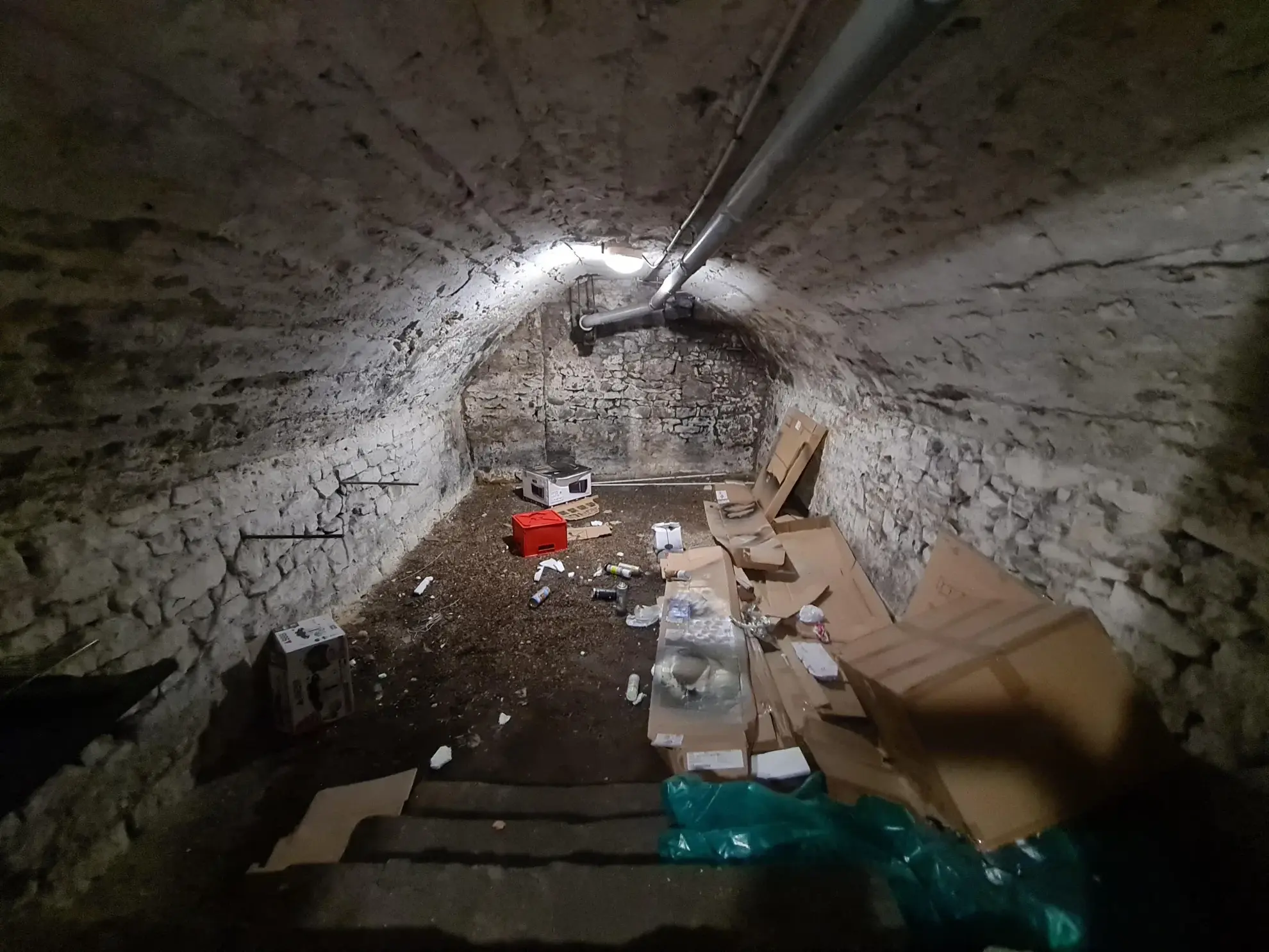 Maison à vendre à Nevers avec 2 chambres, cour et cave - Idéal premier achat ou investissement 