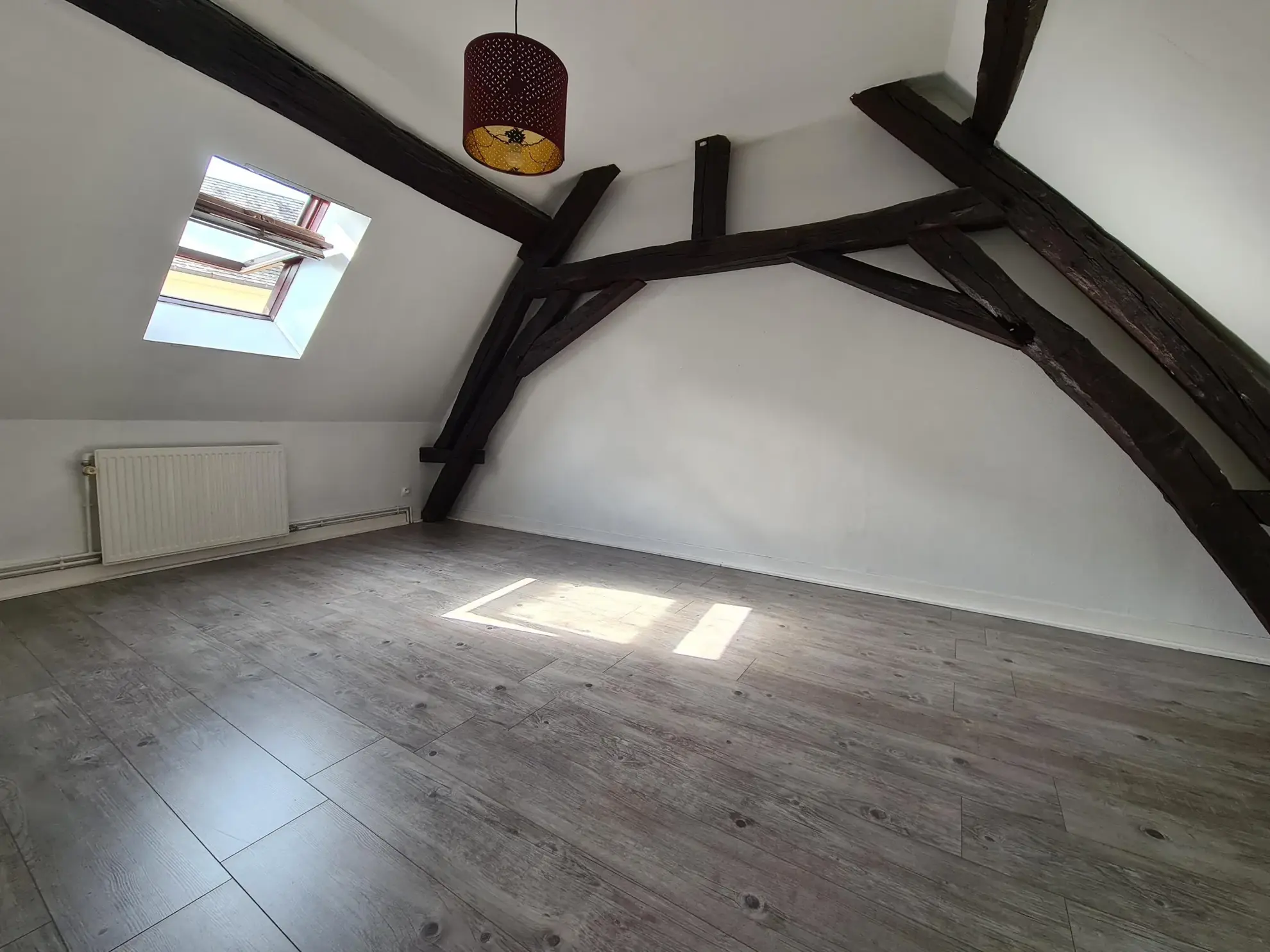 Maison à vendre à Nevers avec 2 chambres, cour et cave - Idéal premier achat ou investissement 