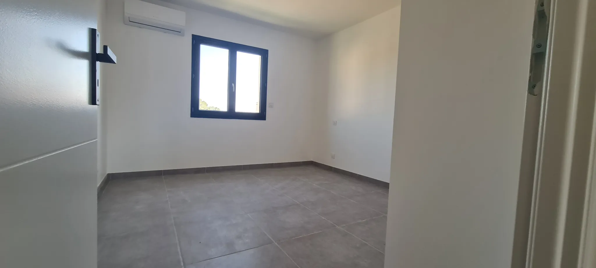 Villa neuve 4 chambres à Beziers avec garage, jardin et piscine - Opportunité rare 