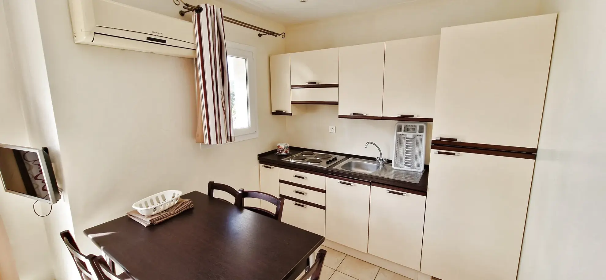 Maison en Corse avec vue mer, piscine et location en bail commercial 