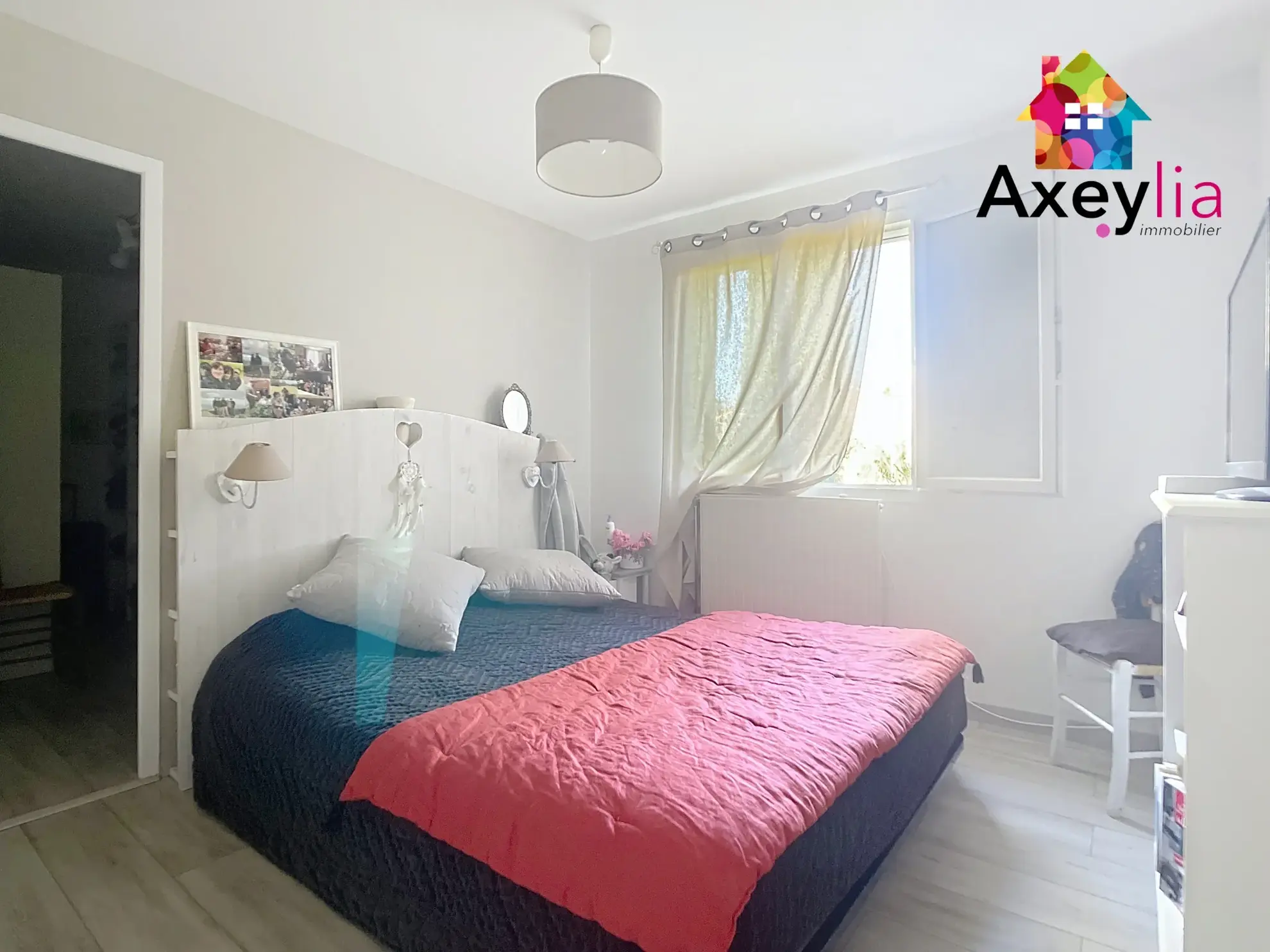 Maison de plain-pied avec 4 chambres, piscine et grand terrain à Saint-Romain-la-Motte 