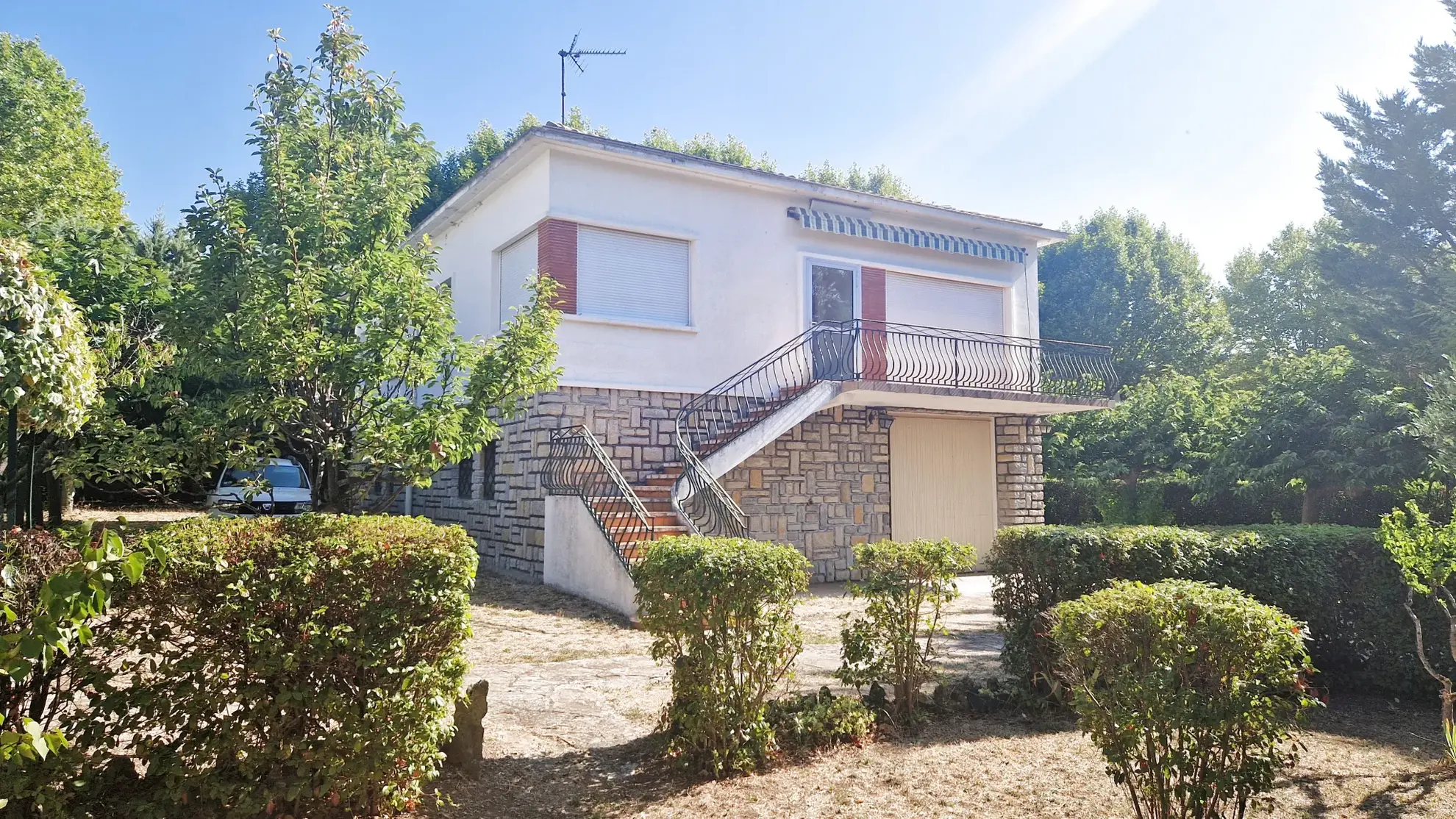 Villa 4 chambres à Lodève avec jardin clos et garage, construction de 1963 