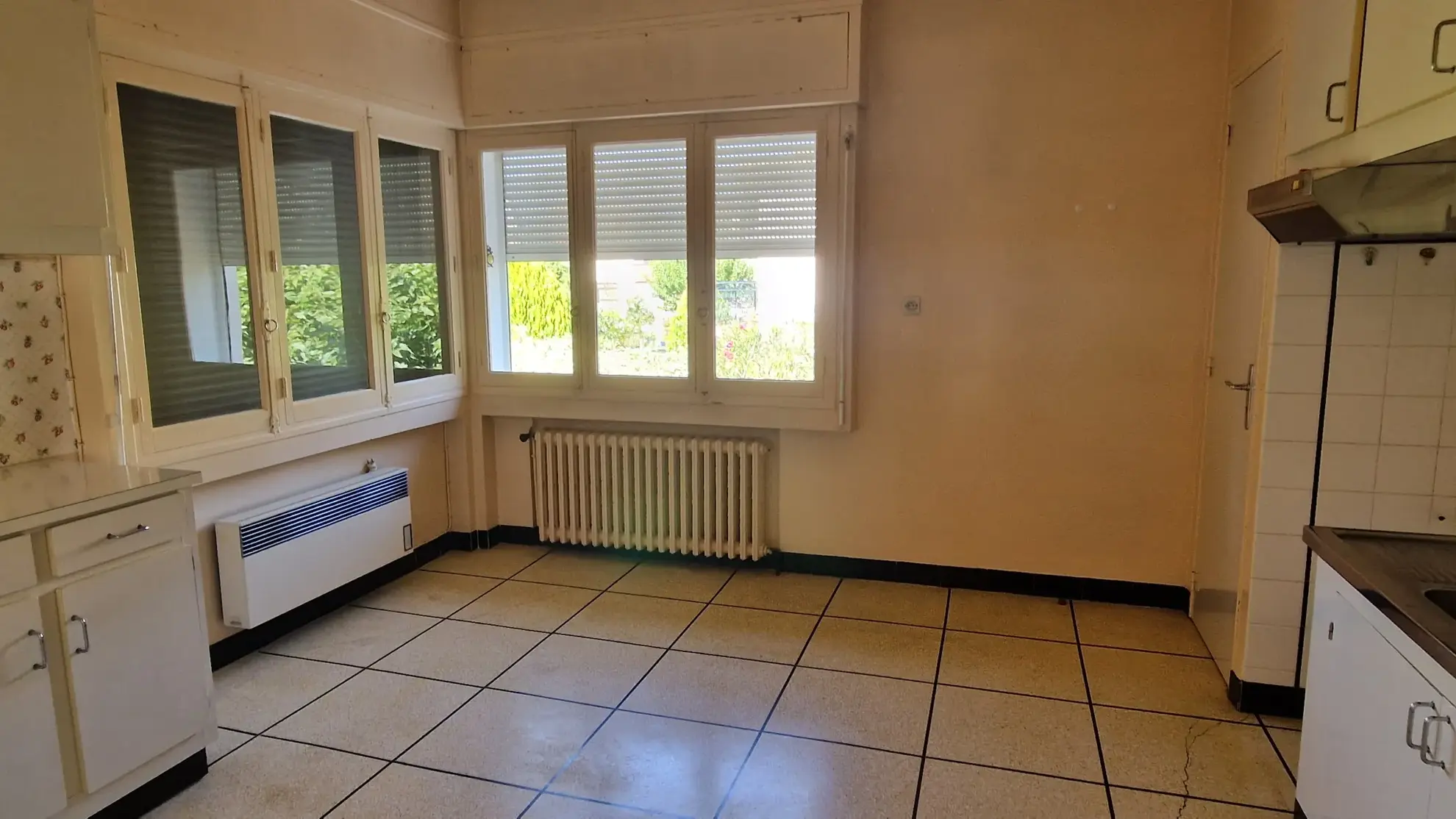 Villa 4 chambres à Lodève avec jardin clos et garage, construction de 1963 