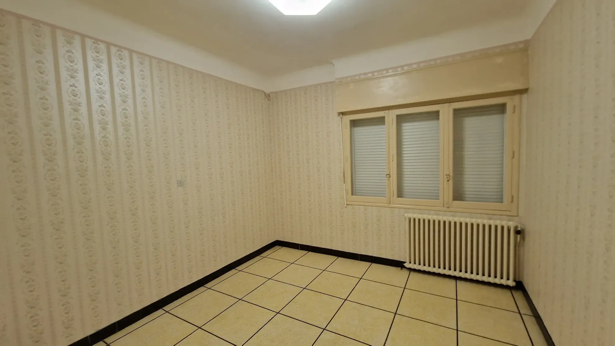 Villa 4 chambres à Lodève avec jardin clos et garage, construction de 1963 