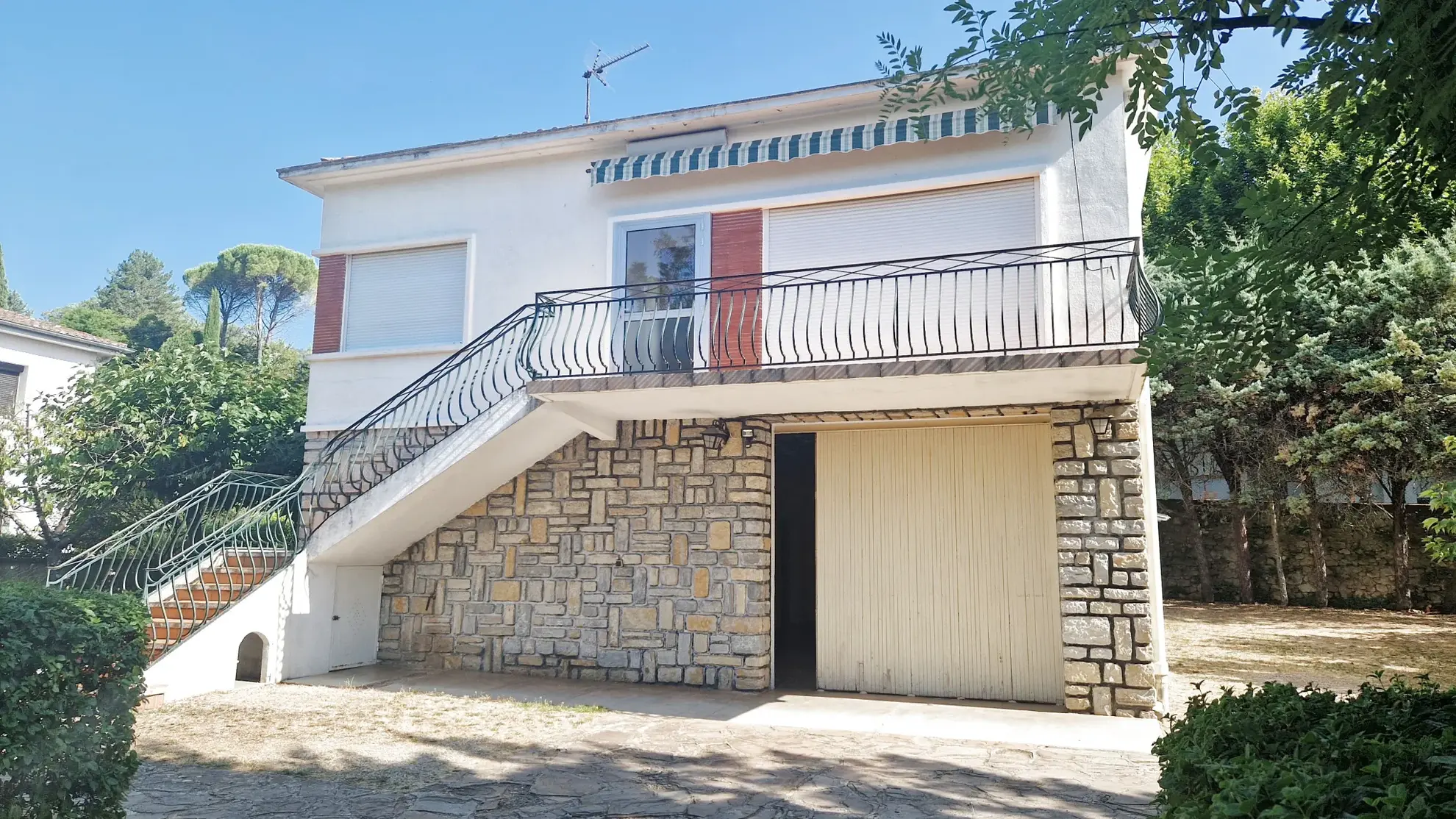 Villa 4 chambres à Lodève avec jardin clos et garage, construction de 1963