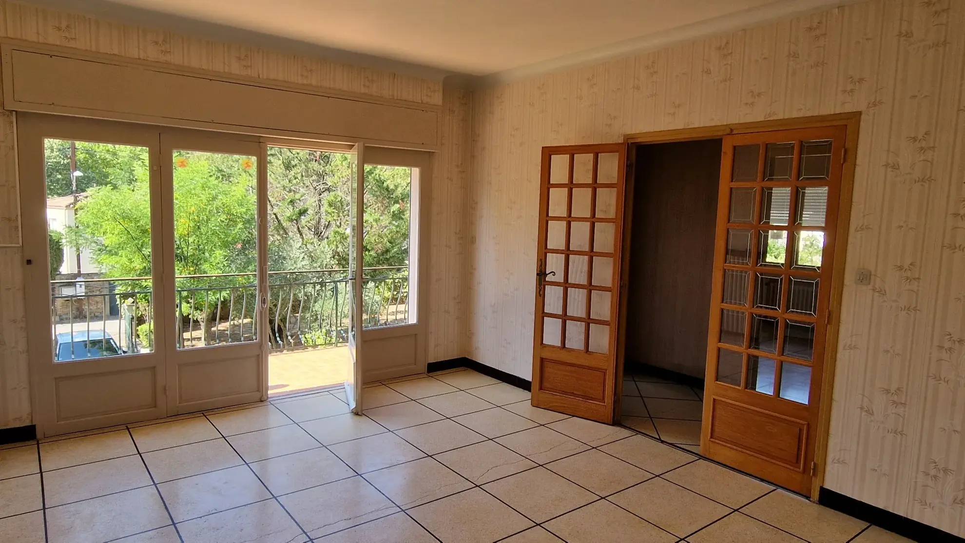 Villa 4 chambres à Lodève avec jardin clos et garage, construction de 1963 