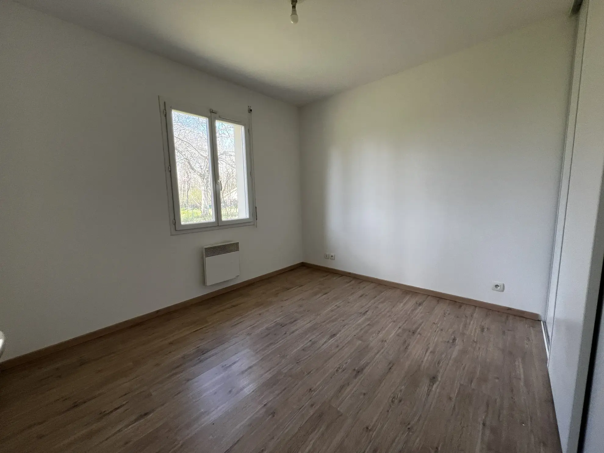 Maison contemporaine 4 chambres avec bureau et garage proche Langon 