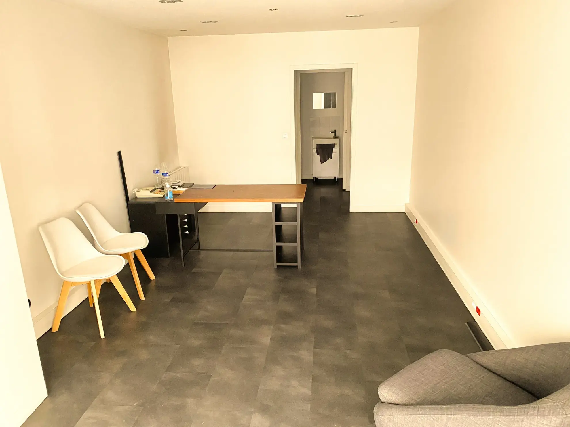 Immeuble mixte à Aubenas en centre-ville avec potentiel de rénovation 