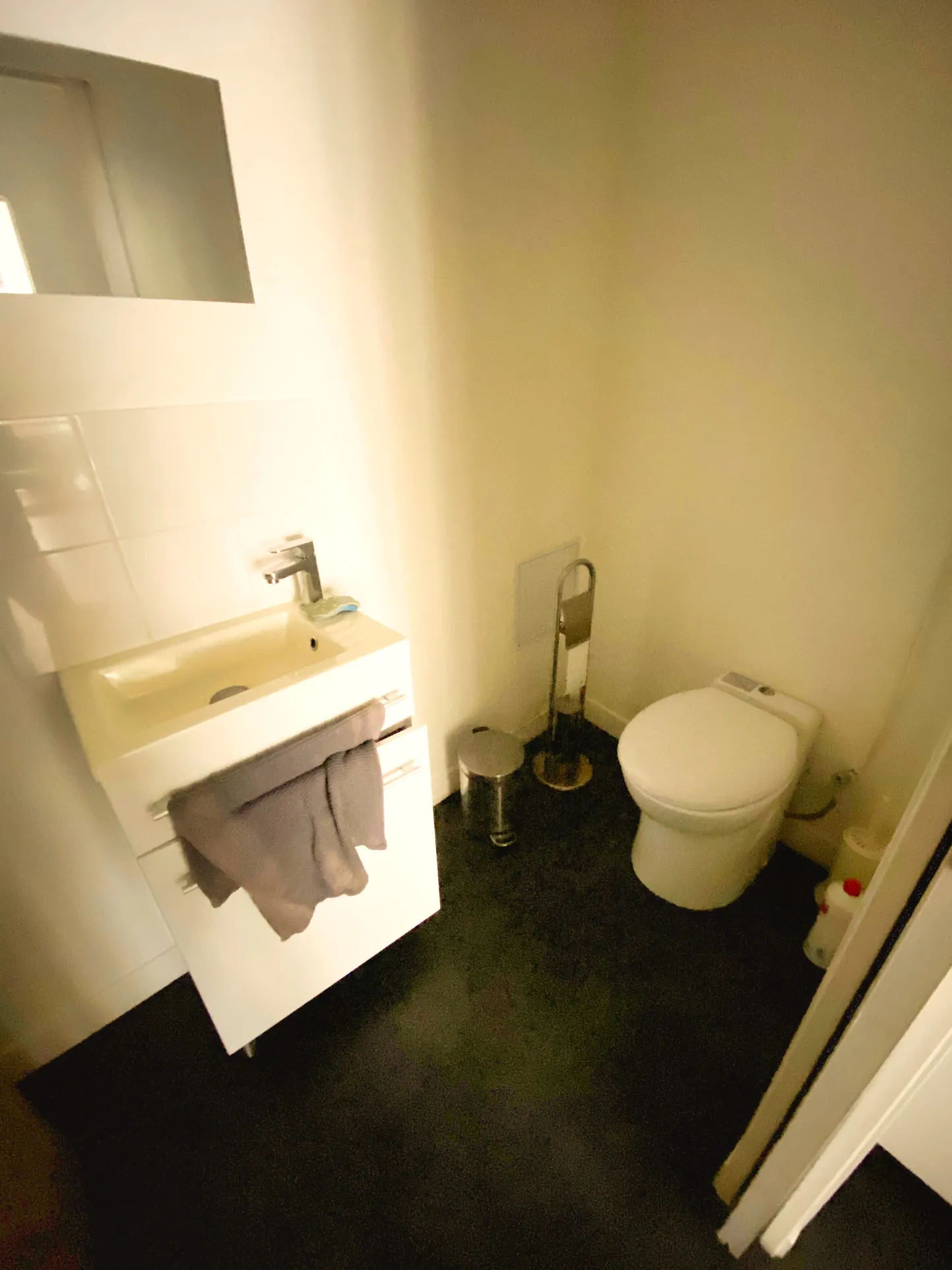 Immeuble mixte à Aubenas en centre-ville avec potentiel de rénovation 