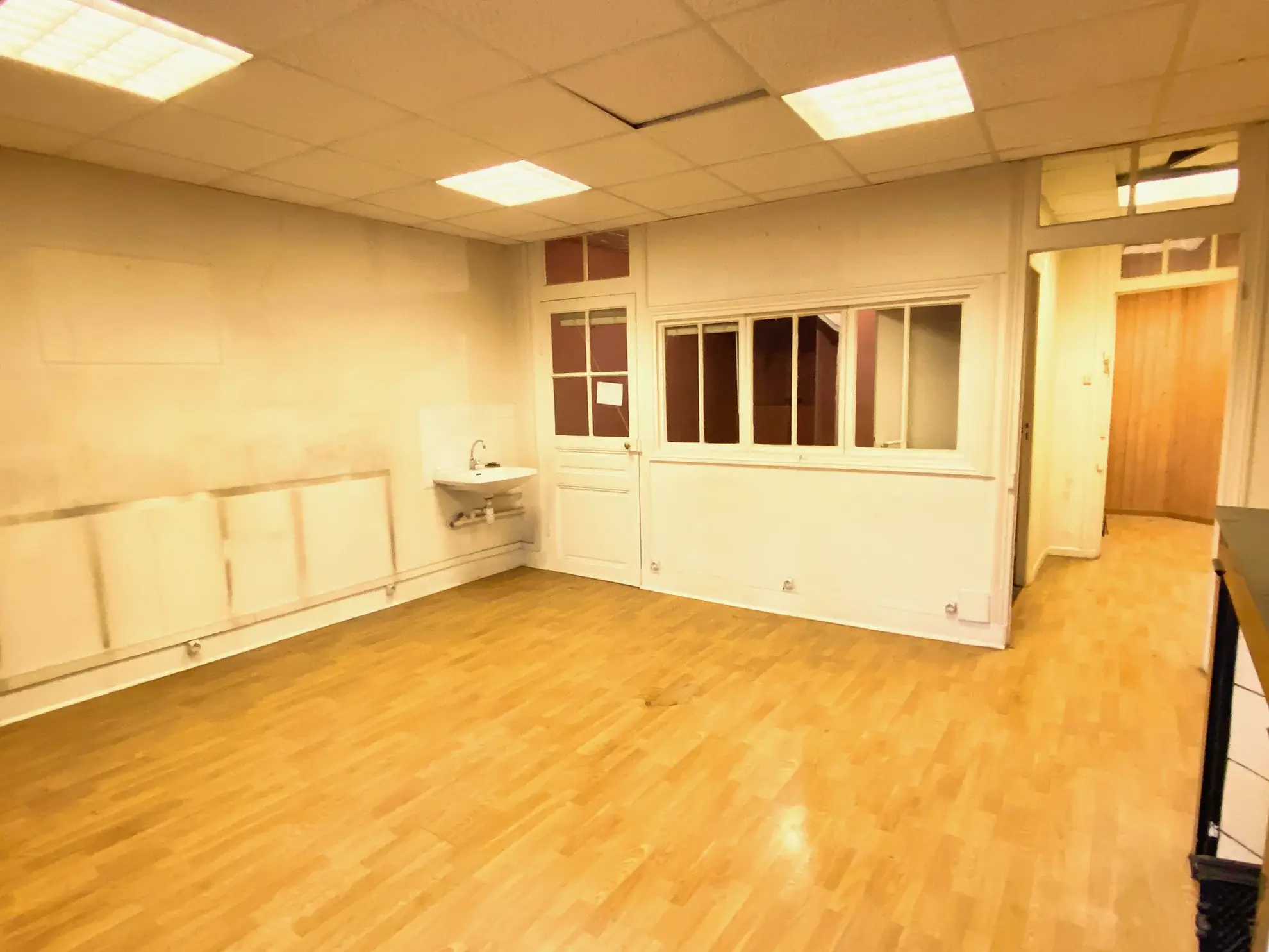 Immeuble mixte à Aubenas en centre-ville avec potentiel de rénovation 