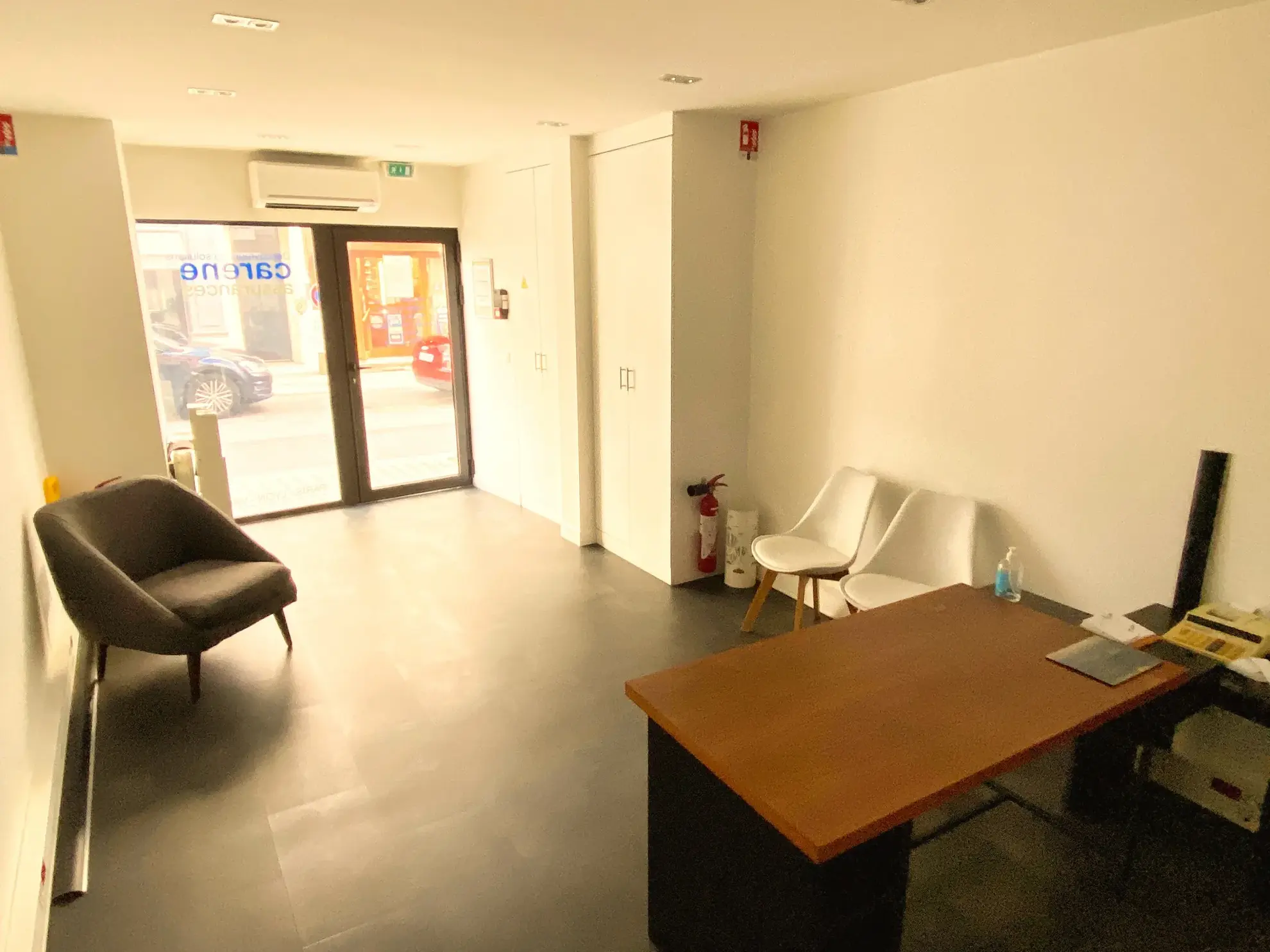 Immeuble mixte à Aubenas en centre-ville avec potentiel de rénovation 