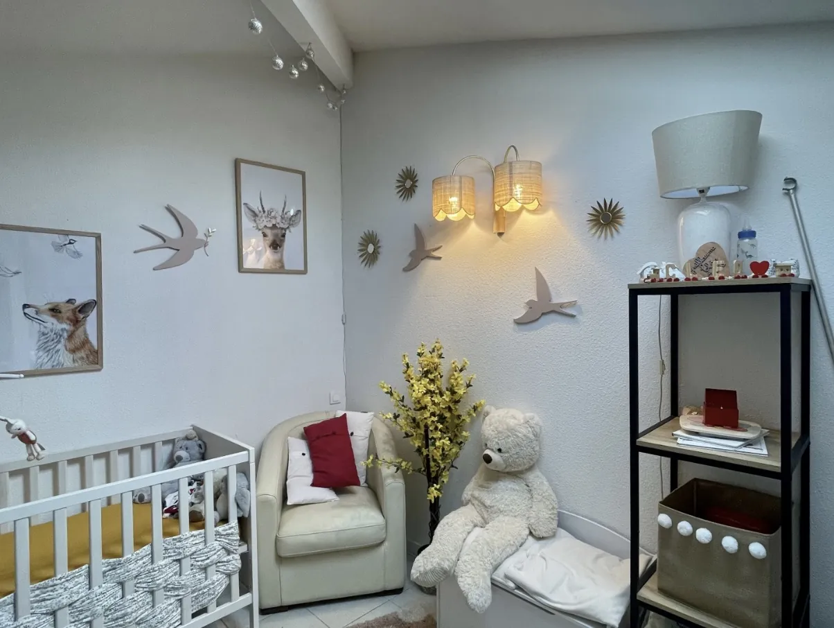 Maison mitoyenne en duplex avec jardin à Artigues-pres-Bordeaux 