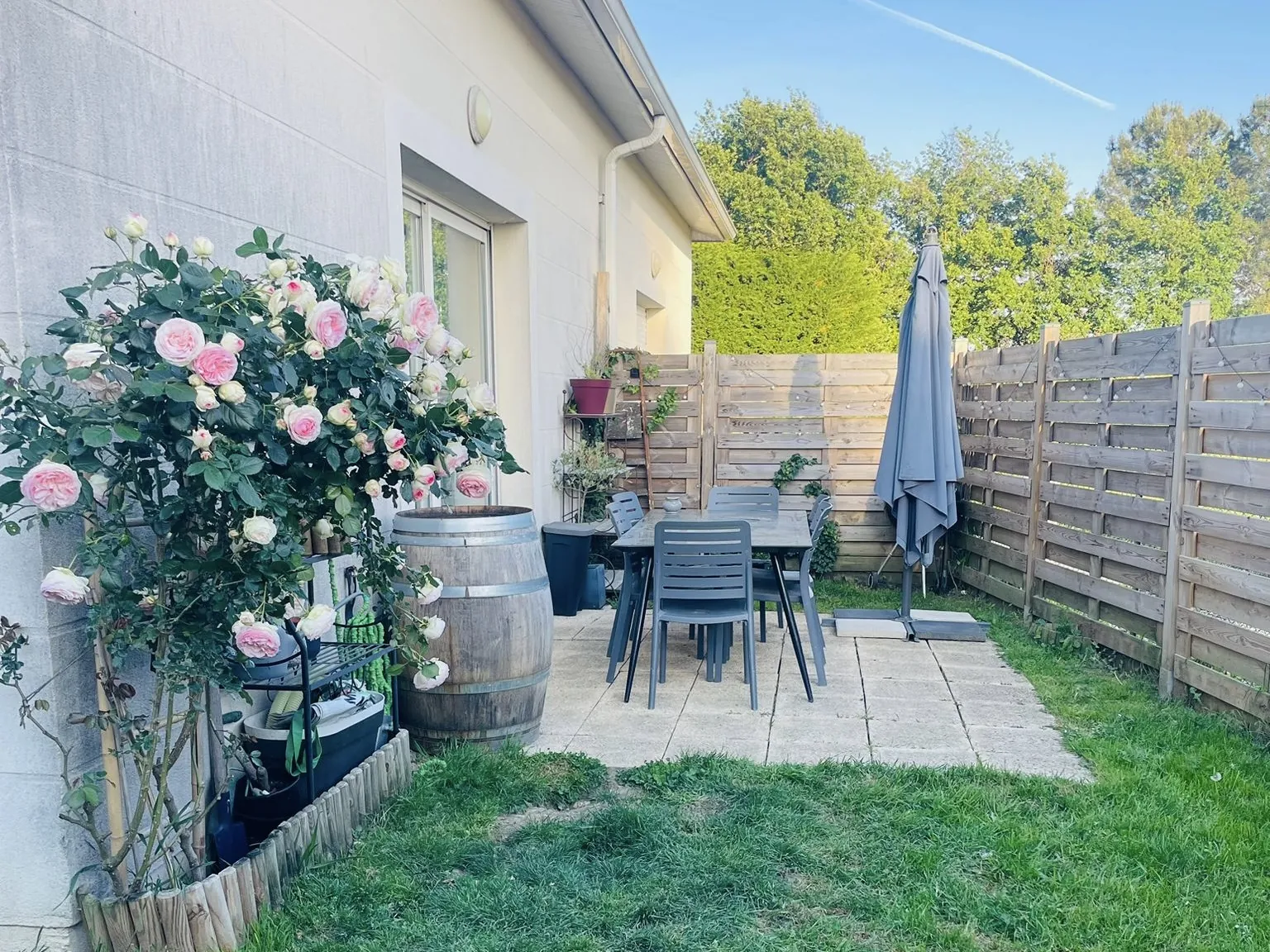 Maison mitoyenne en duplex avec jardin à Artigues-pres-Bordeaux 