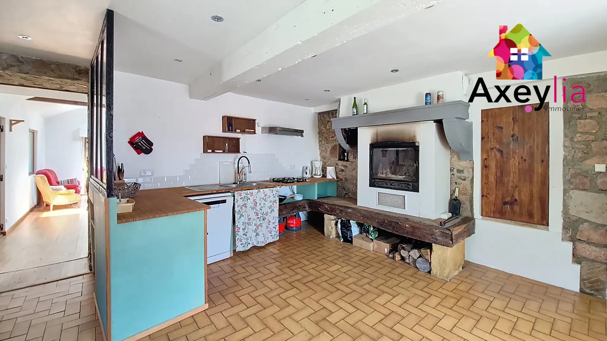 Maison à vendre avec 4 chambres, piscine et terrain boisé à Chauffailles 