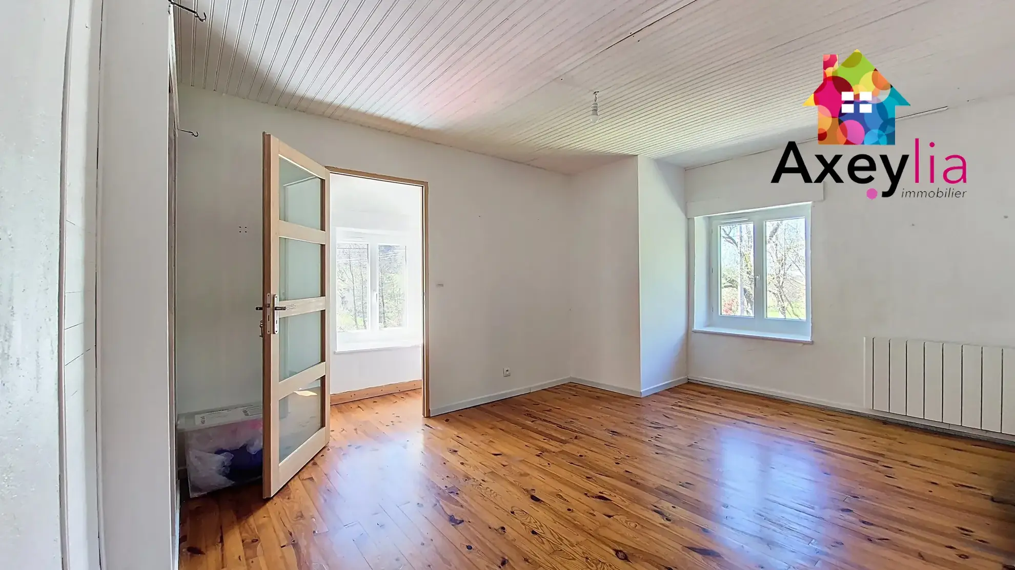 Maison à vendre avec 4 chambres, piscine et terrain boisé à Chauffailles 