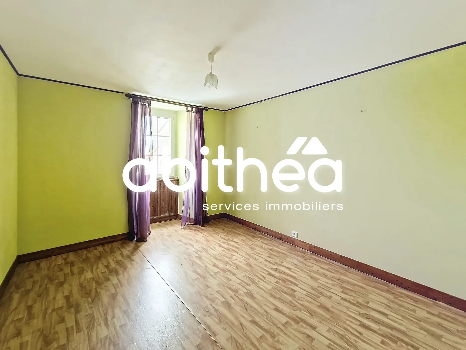 Maison de village rénovée avec 4 chambres, terrasse ensoleillée et pompe à chaleur à Pons 