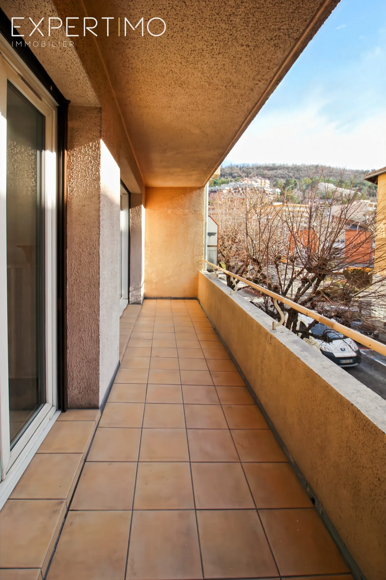 Appartement 3 pièces avec grand balcon à Gap, centre-ville et proche commodités 