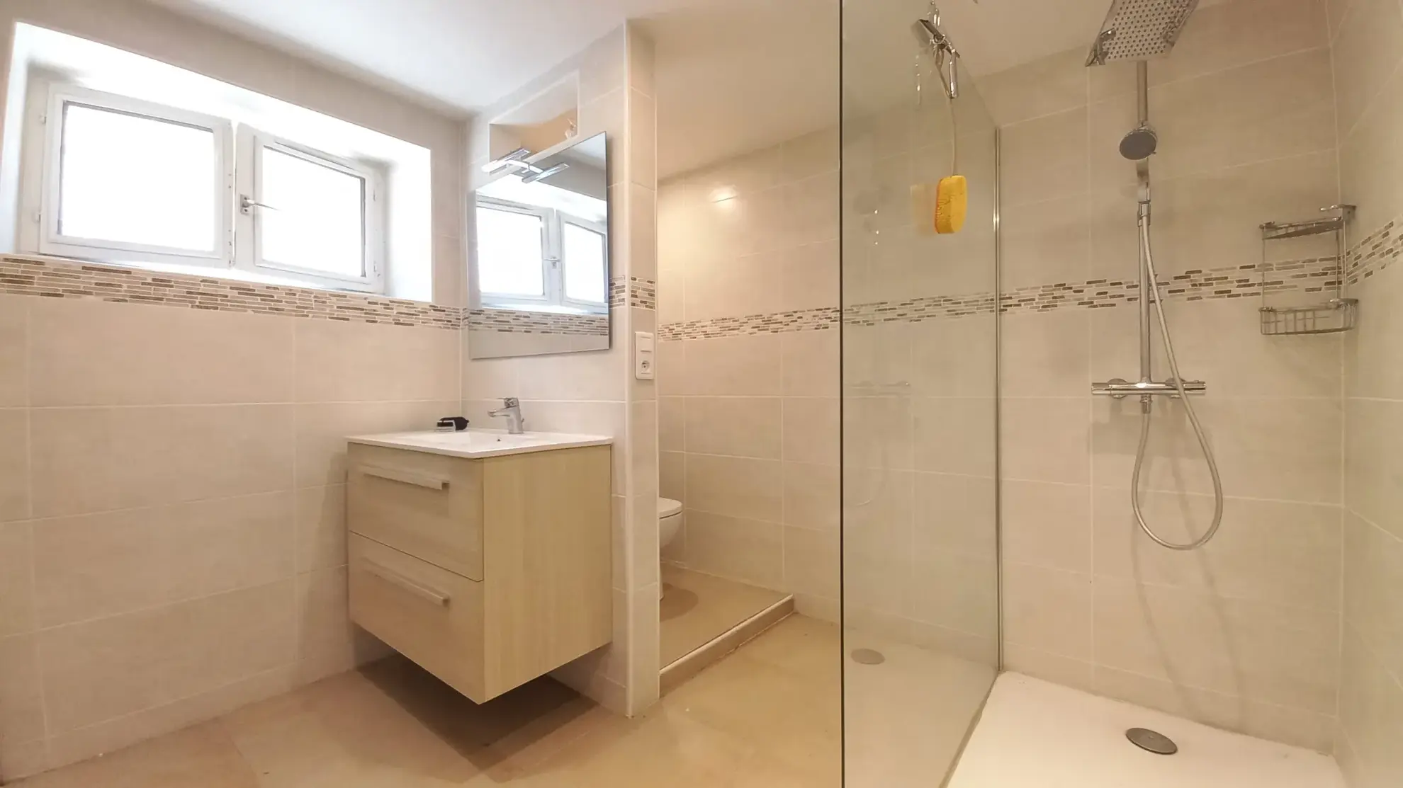 Maison de ville à Millau avec terrasse, jardin et 2 chambres à proximité du centre 