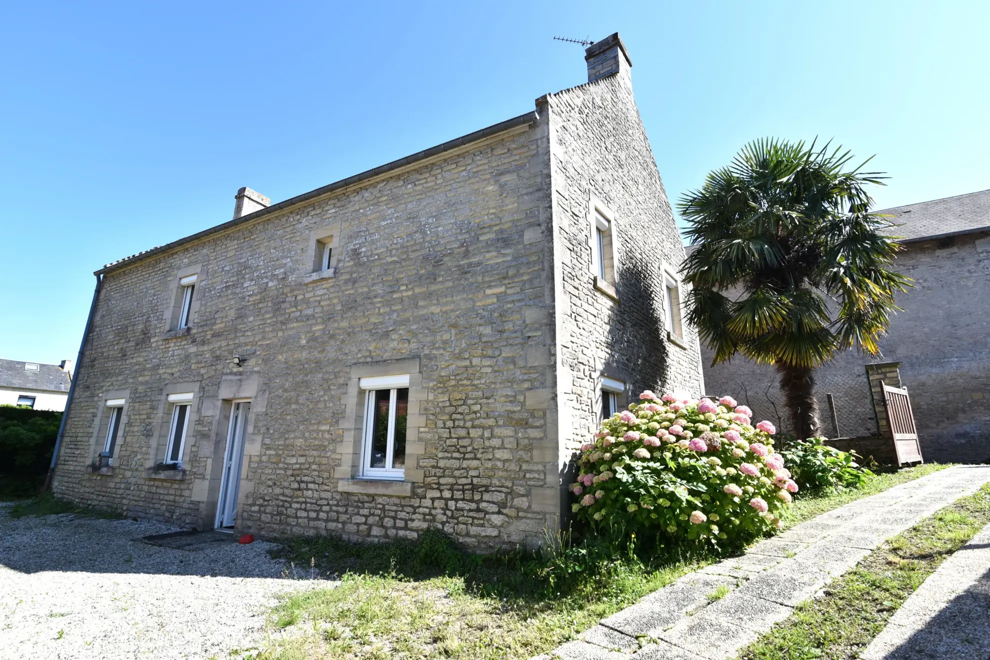 Maison en pierre rénovée avec 4 chambres à proximité de la mer à Courseulles-sur-Mer