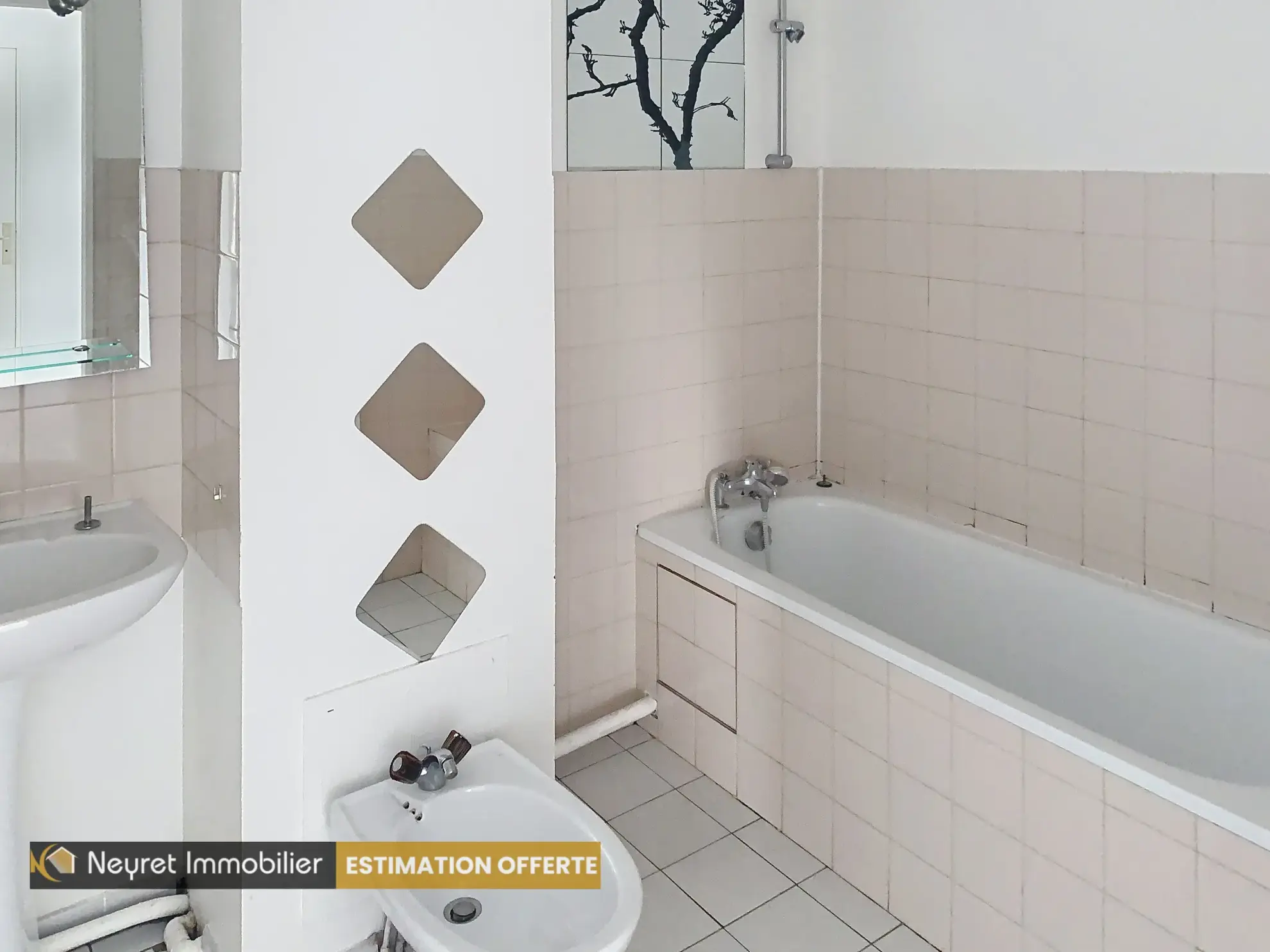 Appartement traversant de 66 m² à Bergson avec balcon et parking privé à Saint-Étienne 