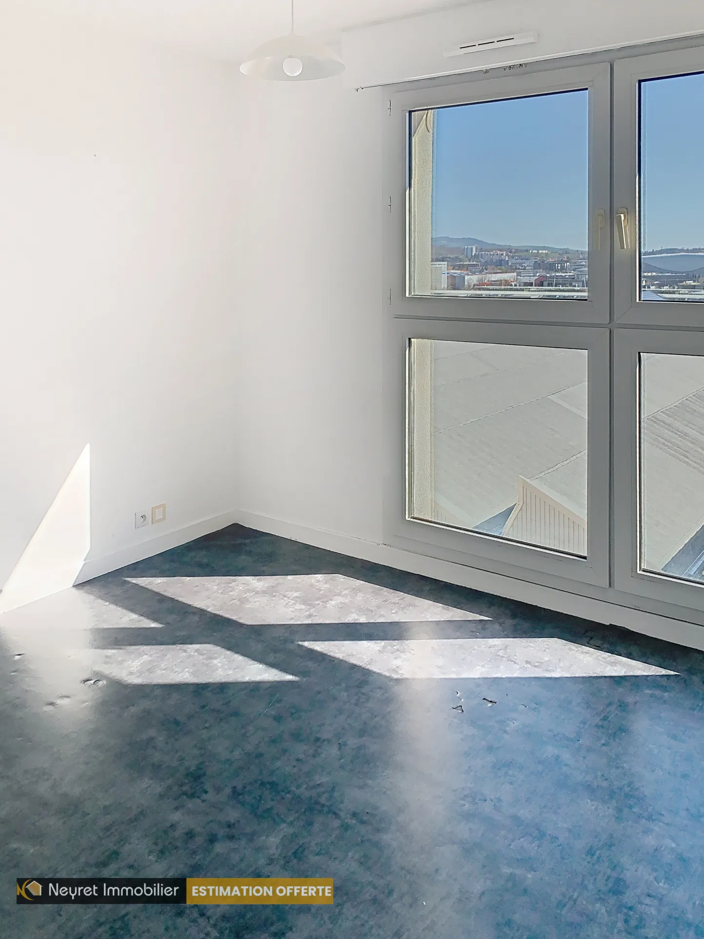 Appartement traversant de 66 m² à Bergson avec balcon et parking privé à Saint-Étienne 