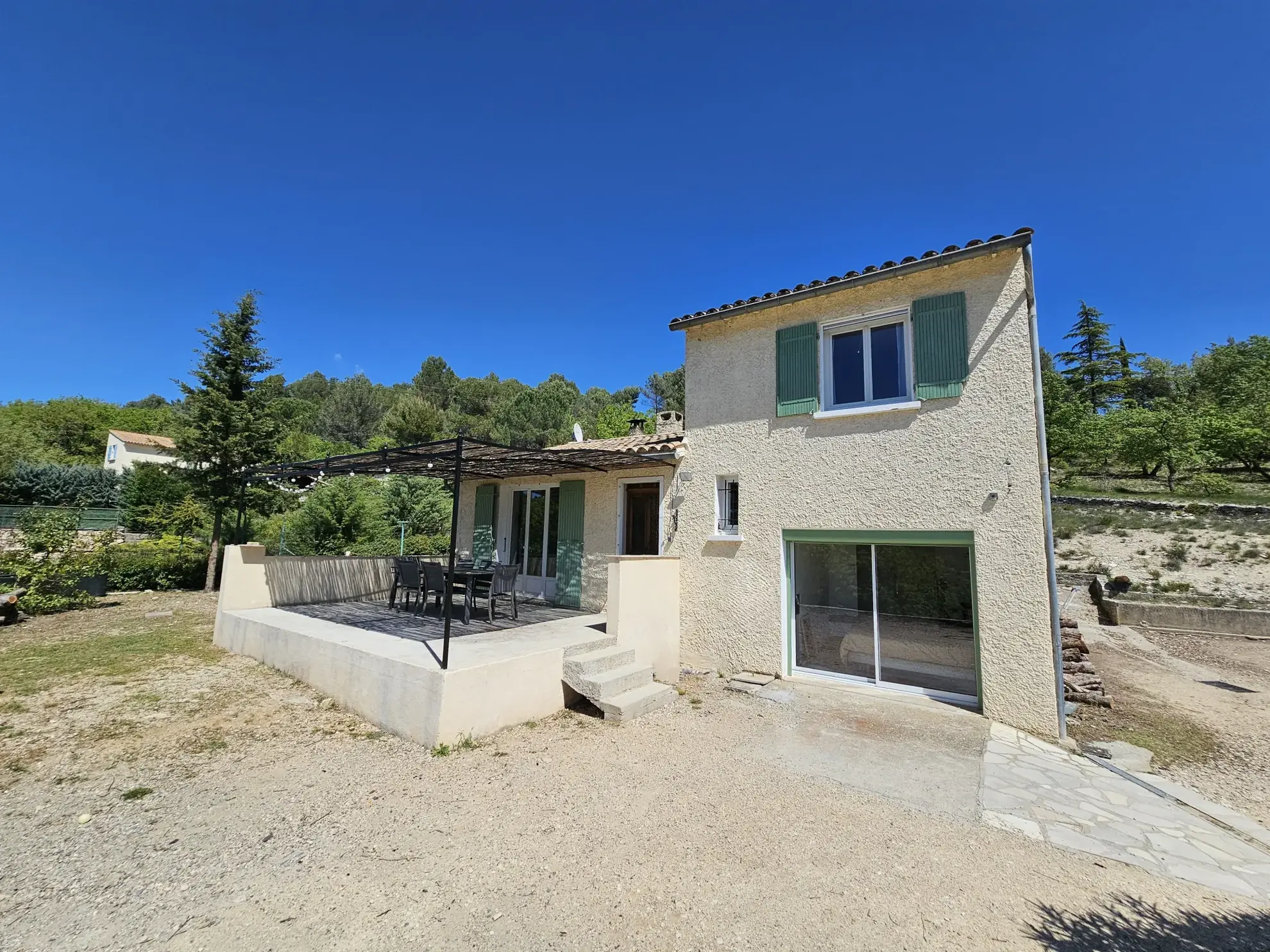 Maison de 84 m² avec terrain arboré et vue panoramique sur le Luberon à Saignon 