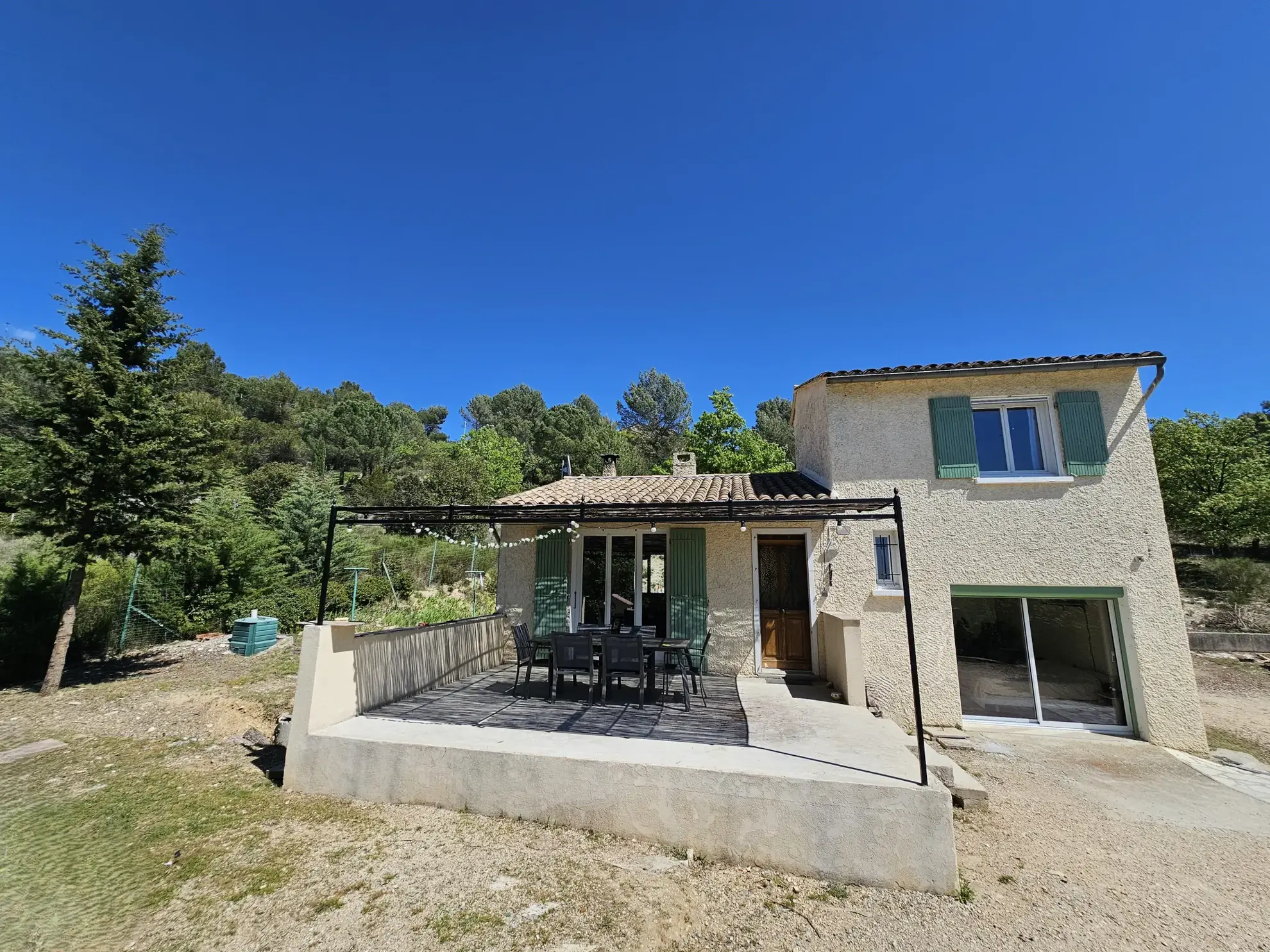 Maison de 84 m² avec terrain arboré et vue panoramique sur le Luberon à Saignon 