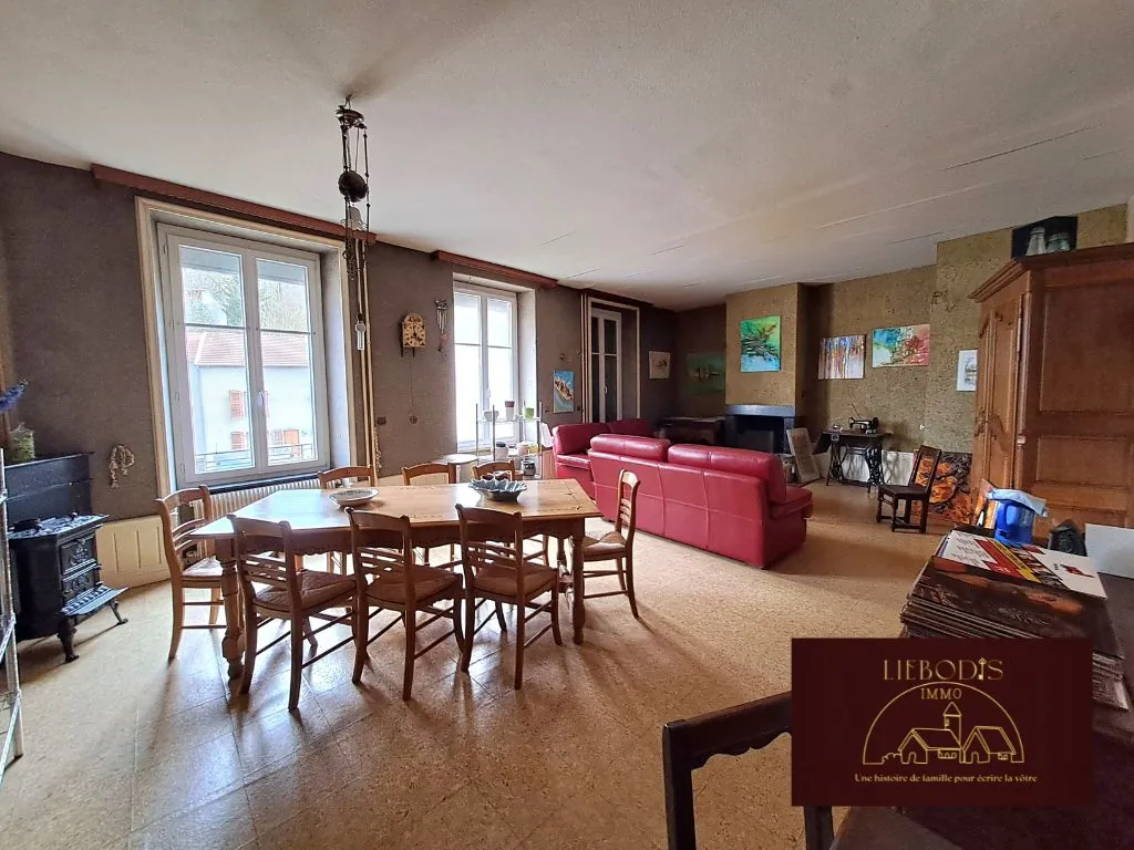 Belle maison de maître à Vézelise avec potentiel et éléments d'époque 