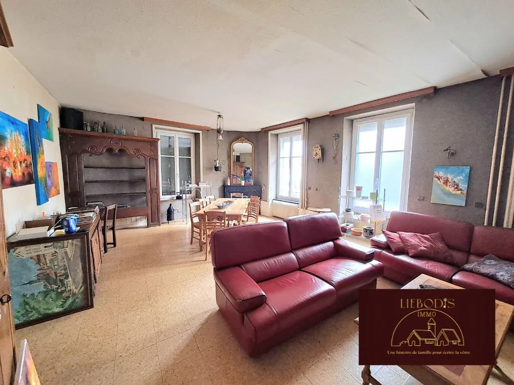 Belle maison de maître à Vézelise avec potentiel et éléments d'époque 