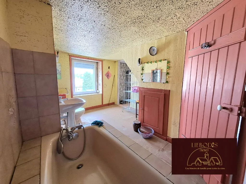 Belle maison de maître à Vézelise avec potentiel et éléments d'époque 