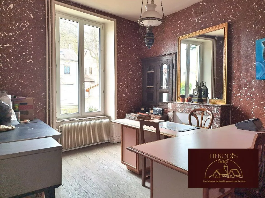 Belle maison de maître à Vézelise avec potentiel et éléments d'époque 