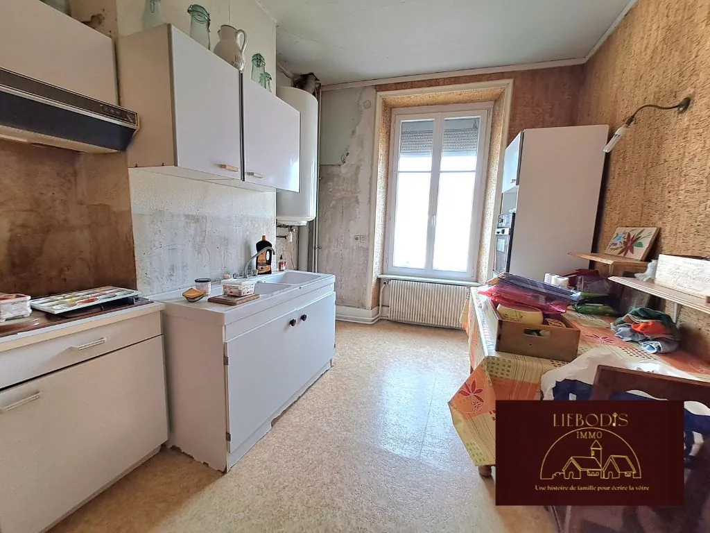 Belle maison de maître à Vézelise avec potentiel et éléments d'époque 