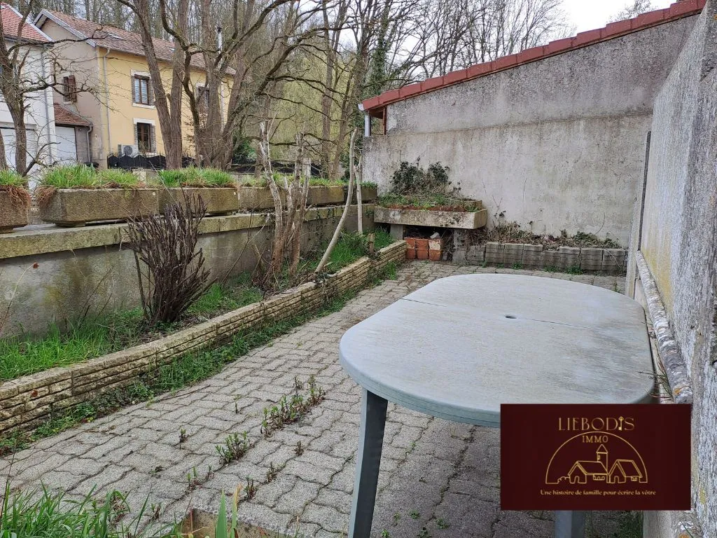 Belle maison de maître à Vézelise avec potentiel et éléments d'époque 