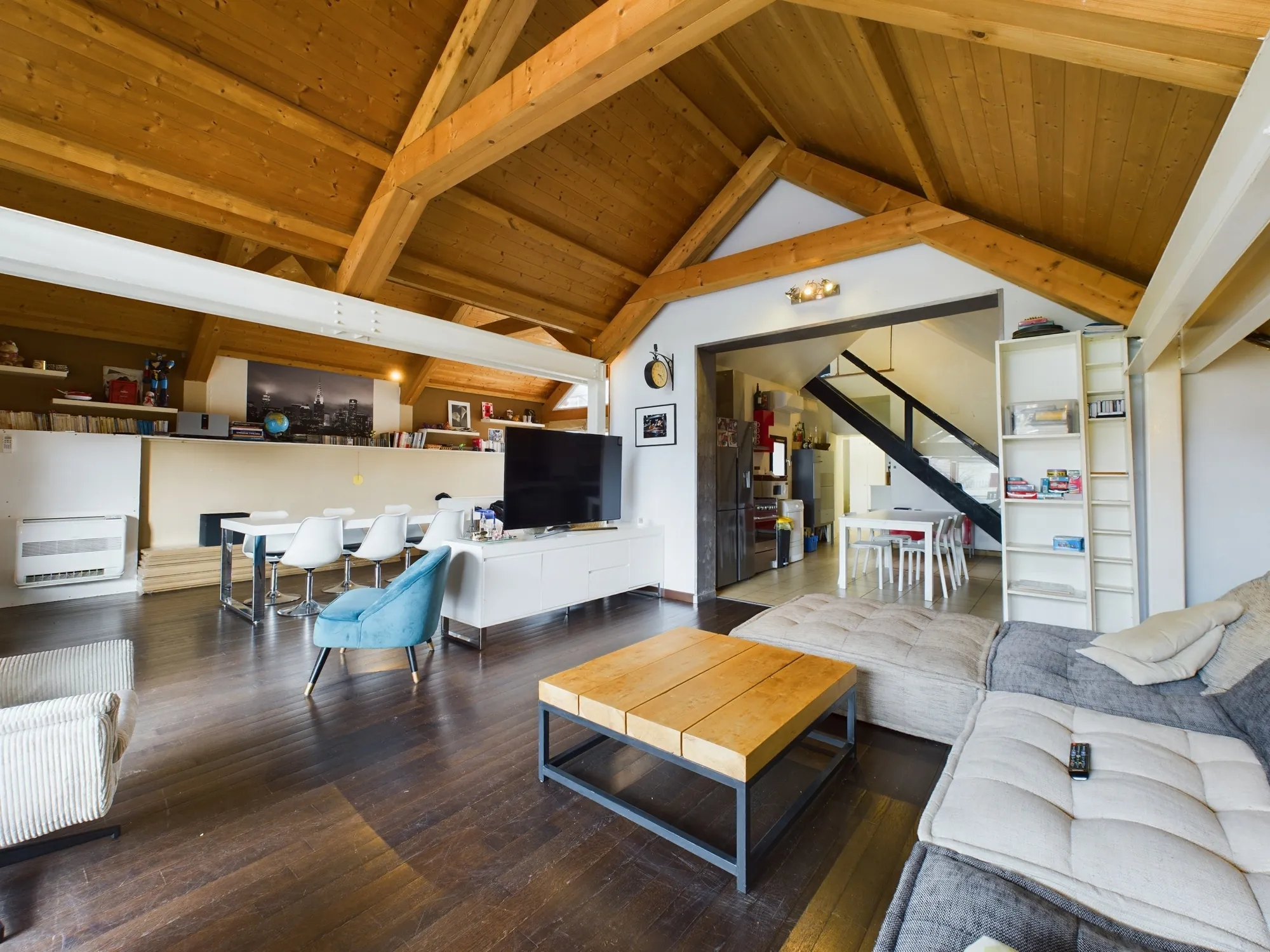Maison d’architecte avec extension en bois et jardin à Guérigny 