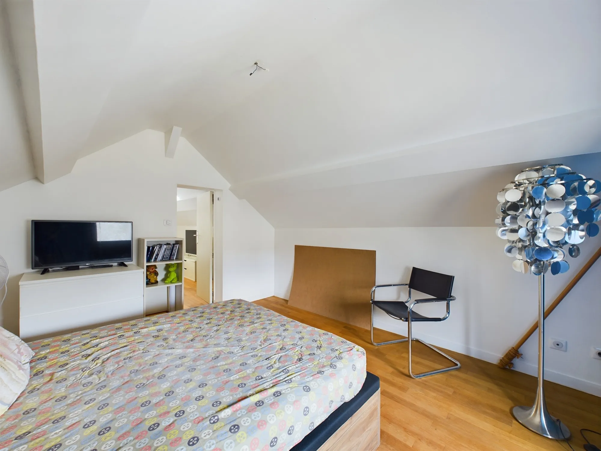 Maison d’architecte avec extension en bois et jardin à Guérigny 