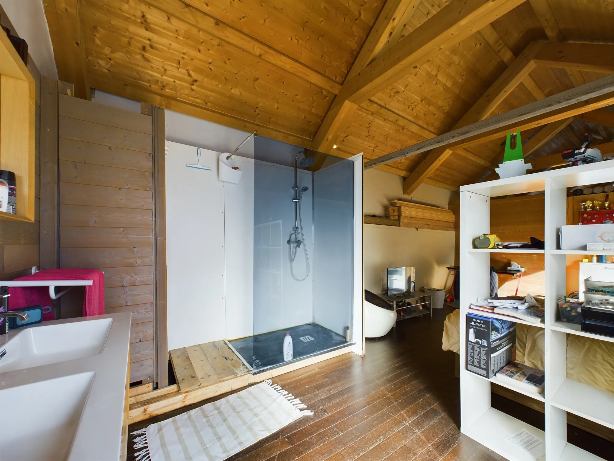Maison d’architecte avec extension en bois et jardin à Guérigny 