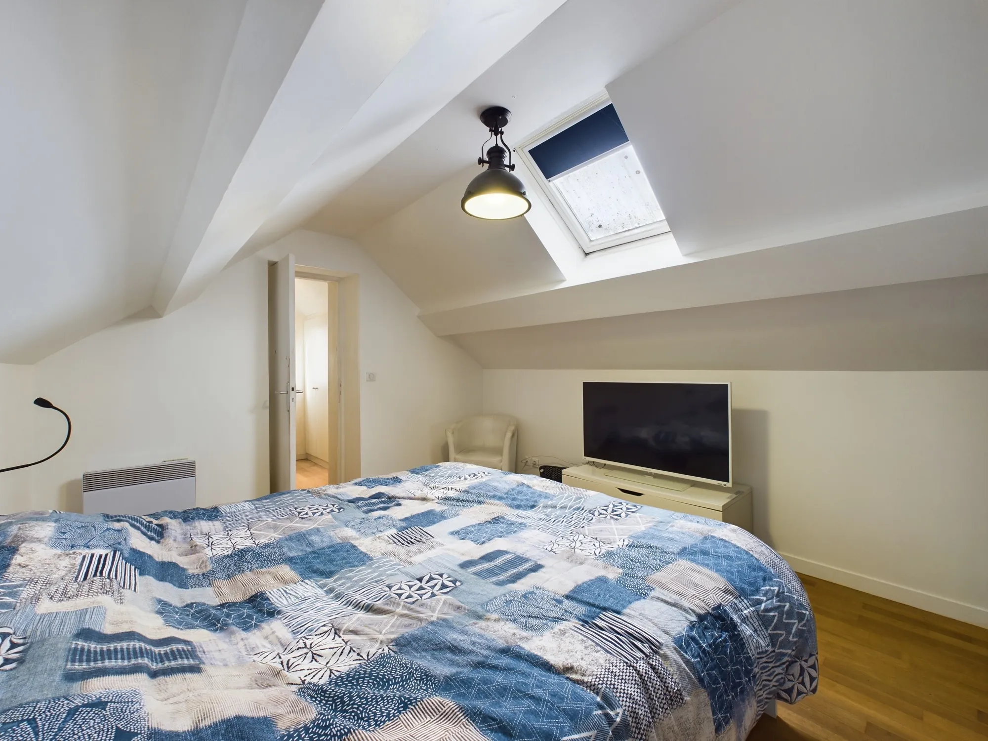 Maison d’architecte avec extension en bois et jardin à Guérigny 