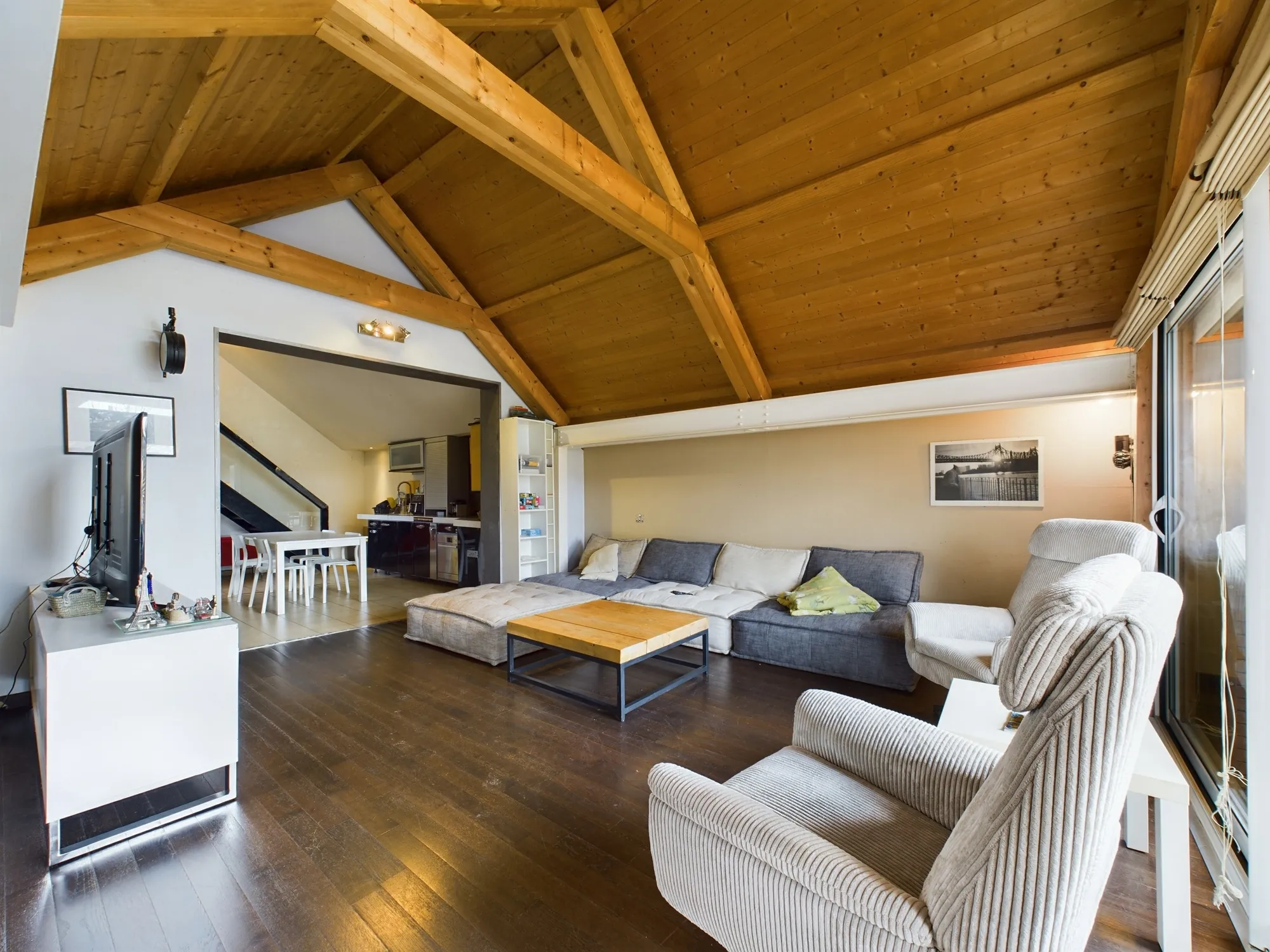 Maison d’architecte avec extension en bois et jardin à Guérigny 