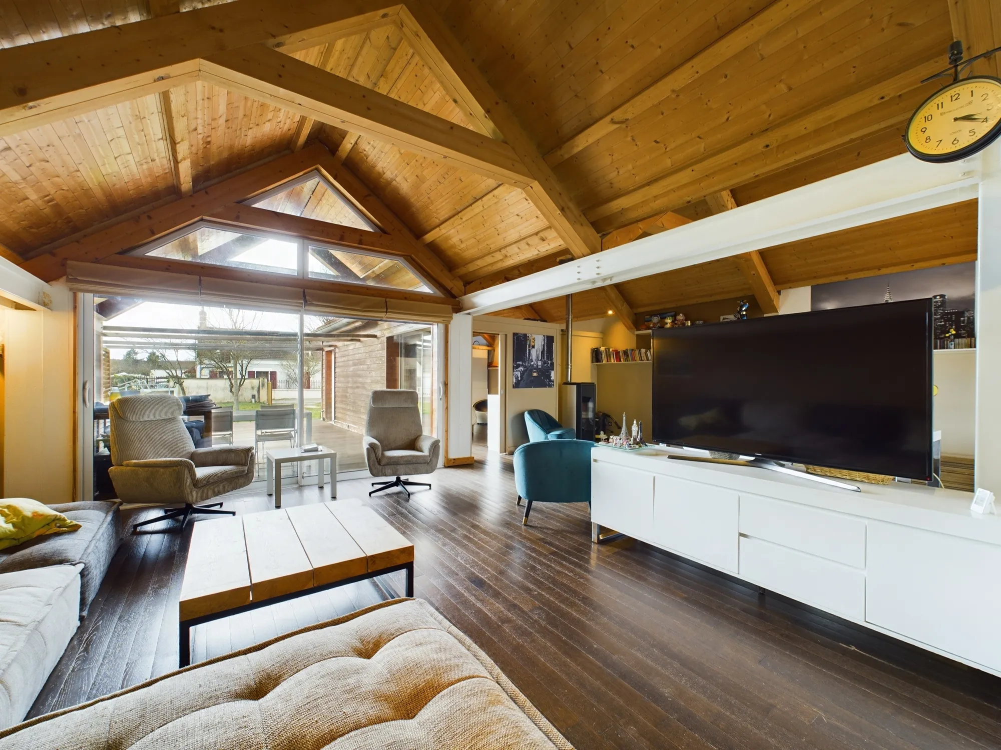 Maison d’architecte avec extension en bois et jardin à Guérigny 