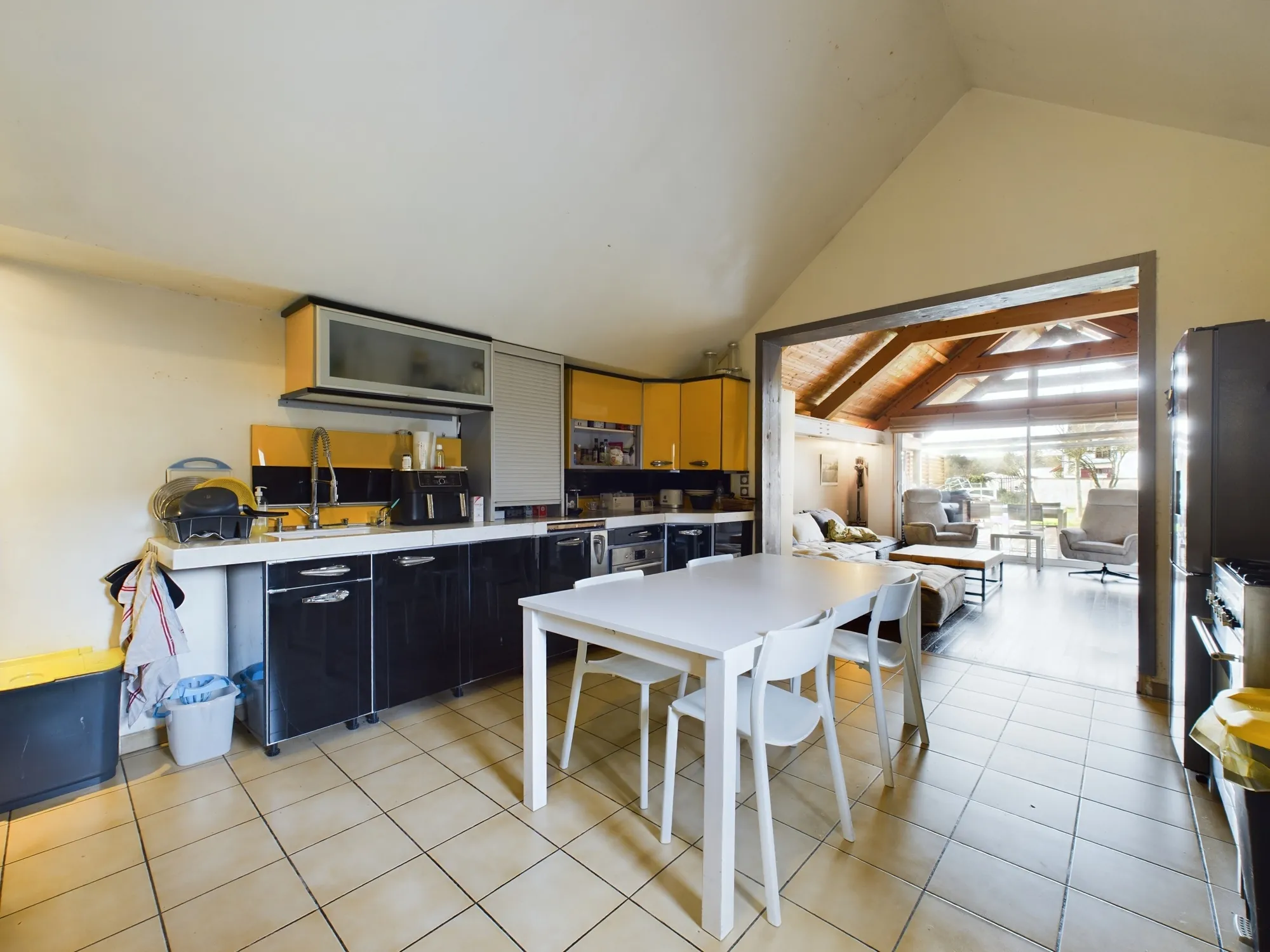 Maison d’architecte avec extension en bois et jardin à Guérigny 