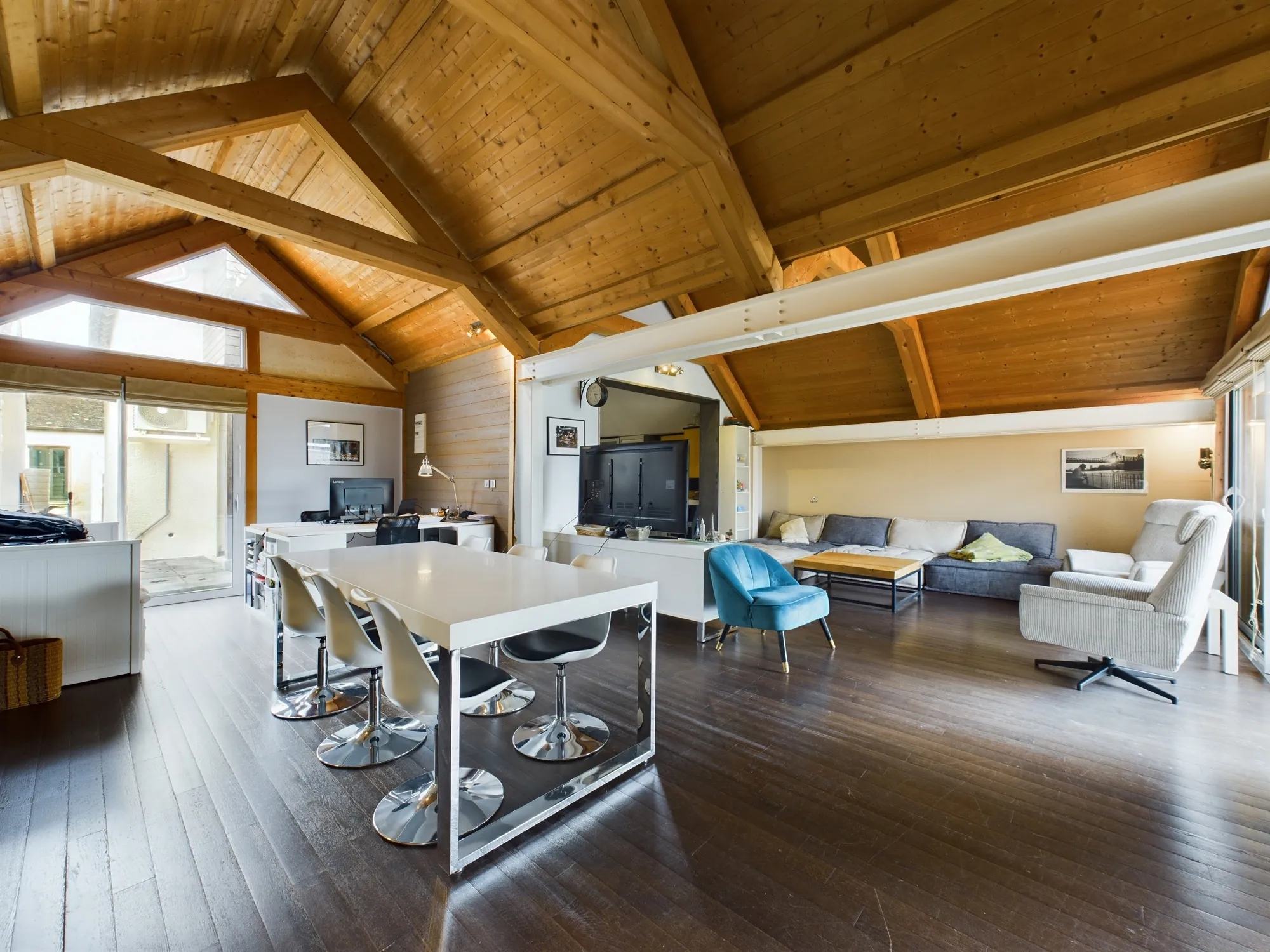 Maison d’architecte avec extension en bois et jardin à Guérigny