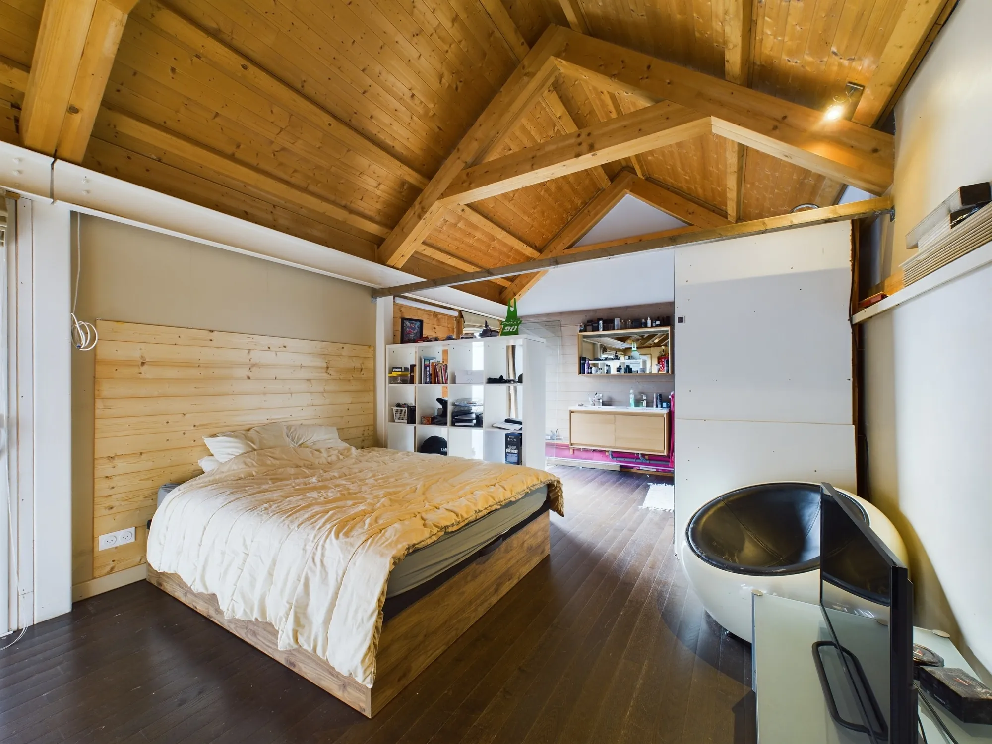 Maison d’architecte avec extension en bois et jardin à Guérigny 