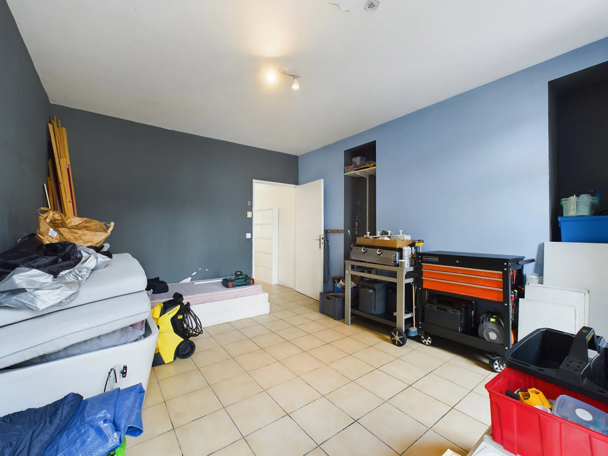Maison d’architecte avec extension en bois et jardin à Guérigny 