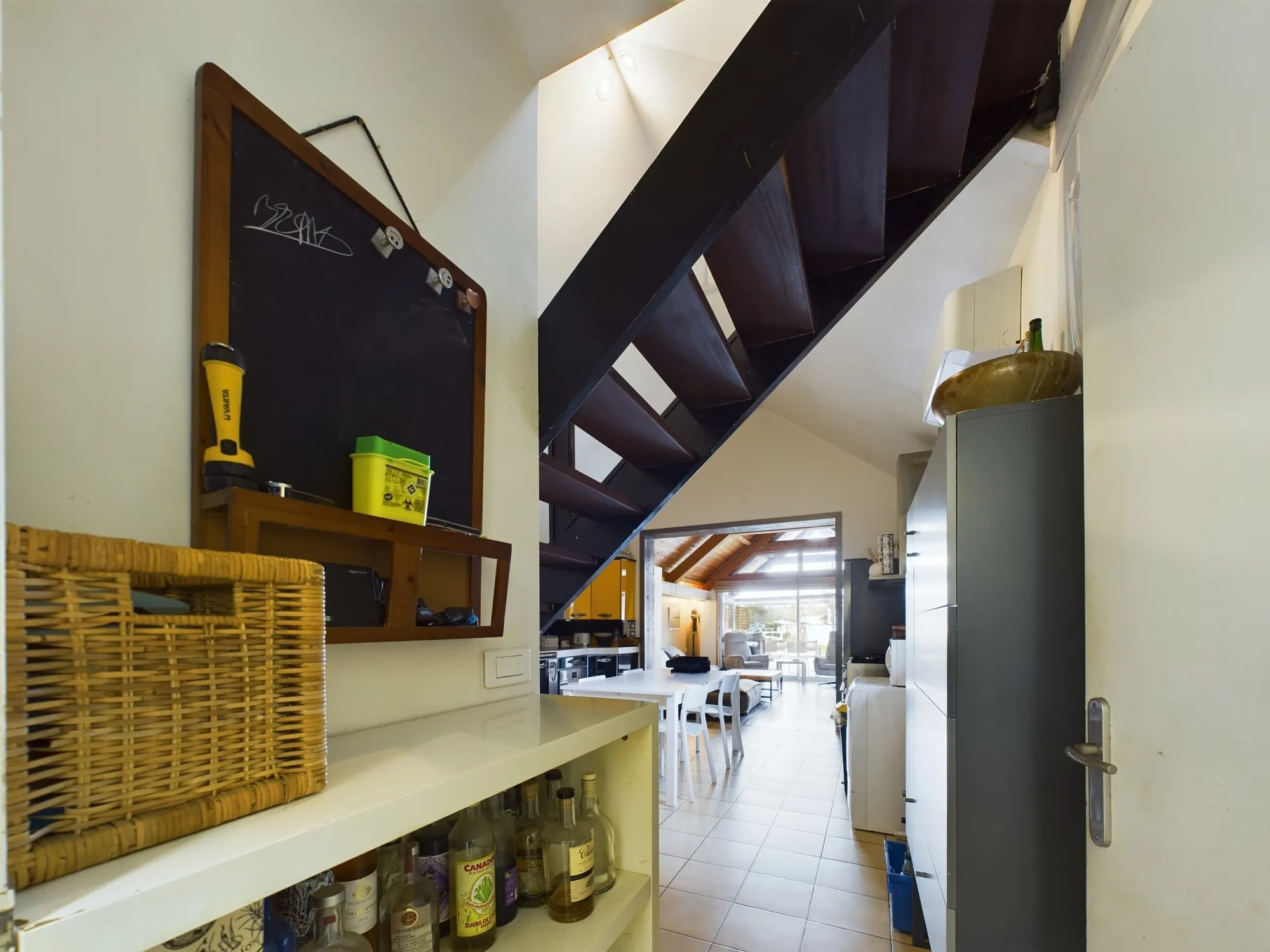 Maison d’architecte avec extension en bois et jardin à Guérigny 