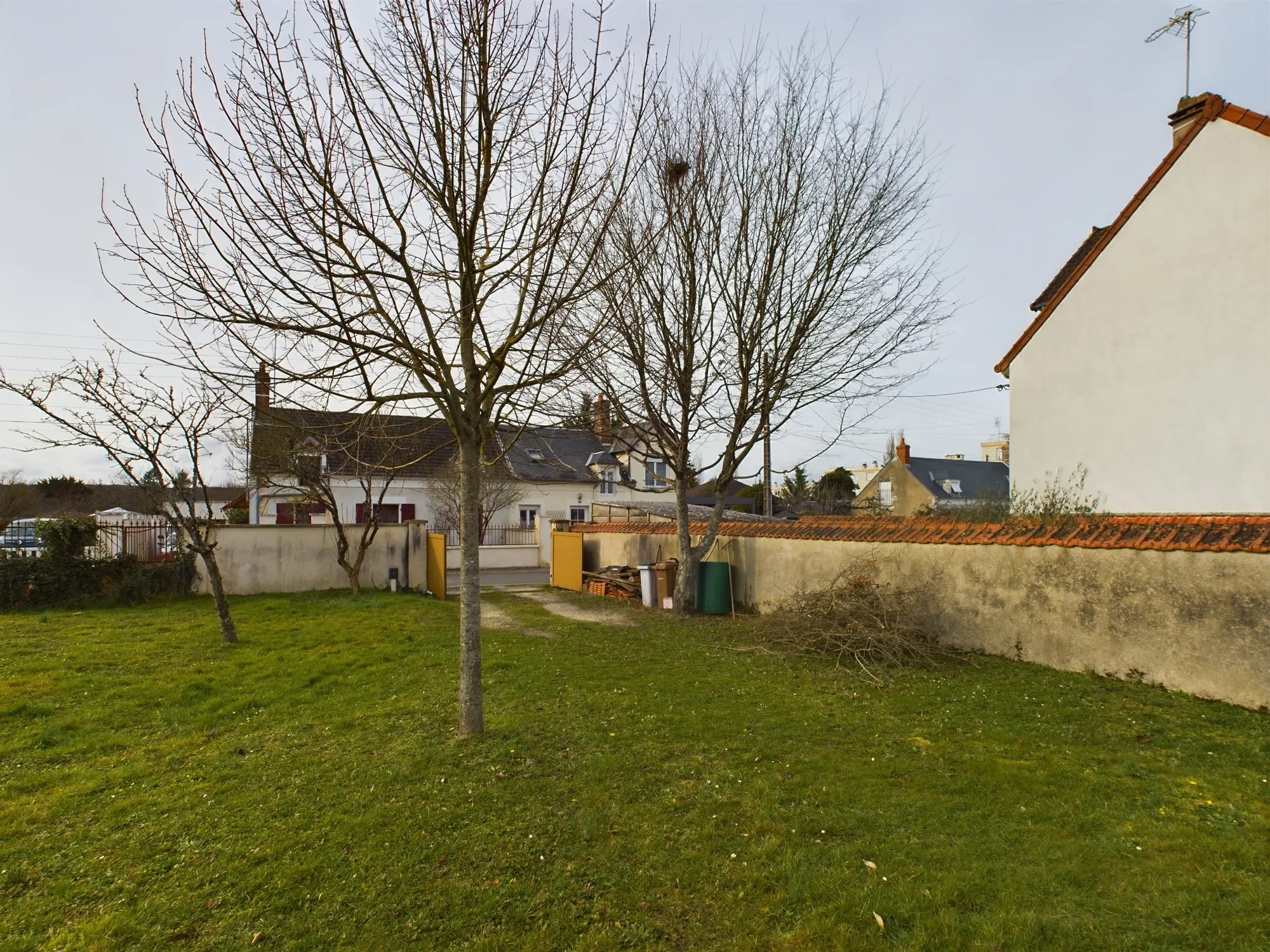 Maison d’architecte avec extension en bois et jardin à Guérigny 
