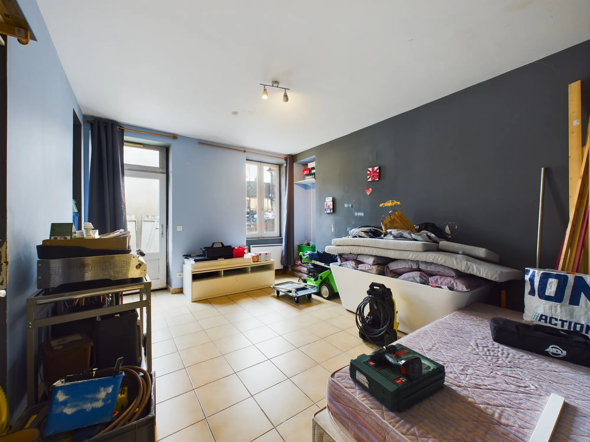 Maison d’architecte avec extension en bois et jardin à Guérigny 